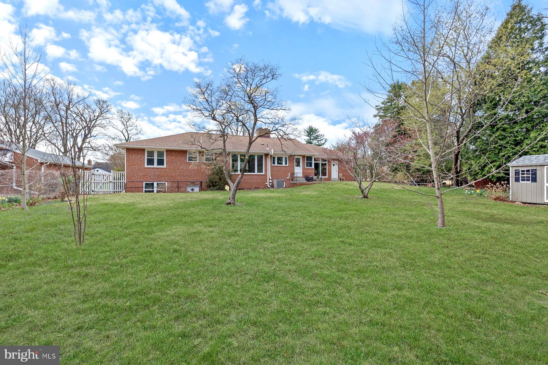BURNT MILLS GAR-VILL - Residential
