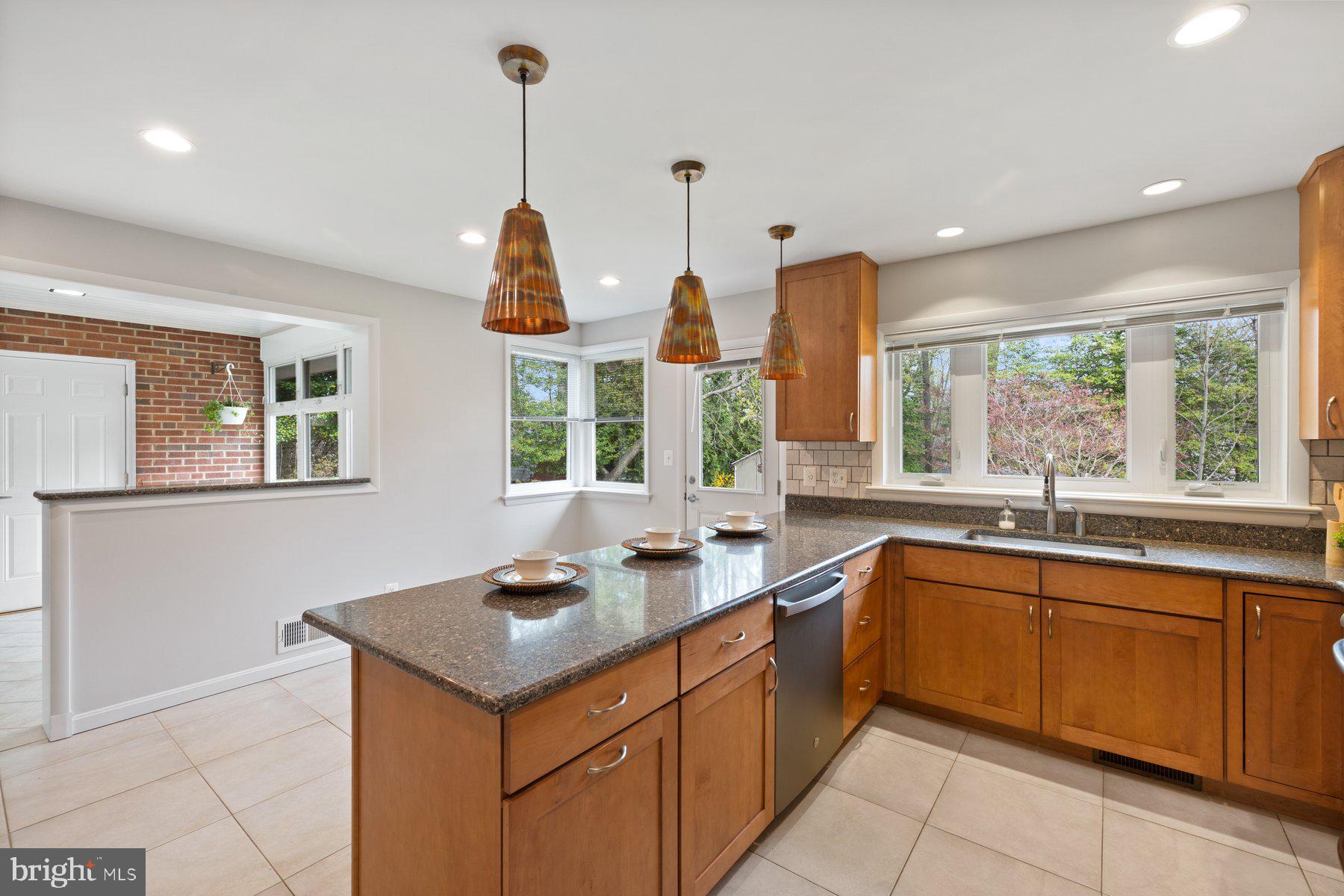 BURNT MILLS GAR-VILL - Residential