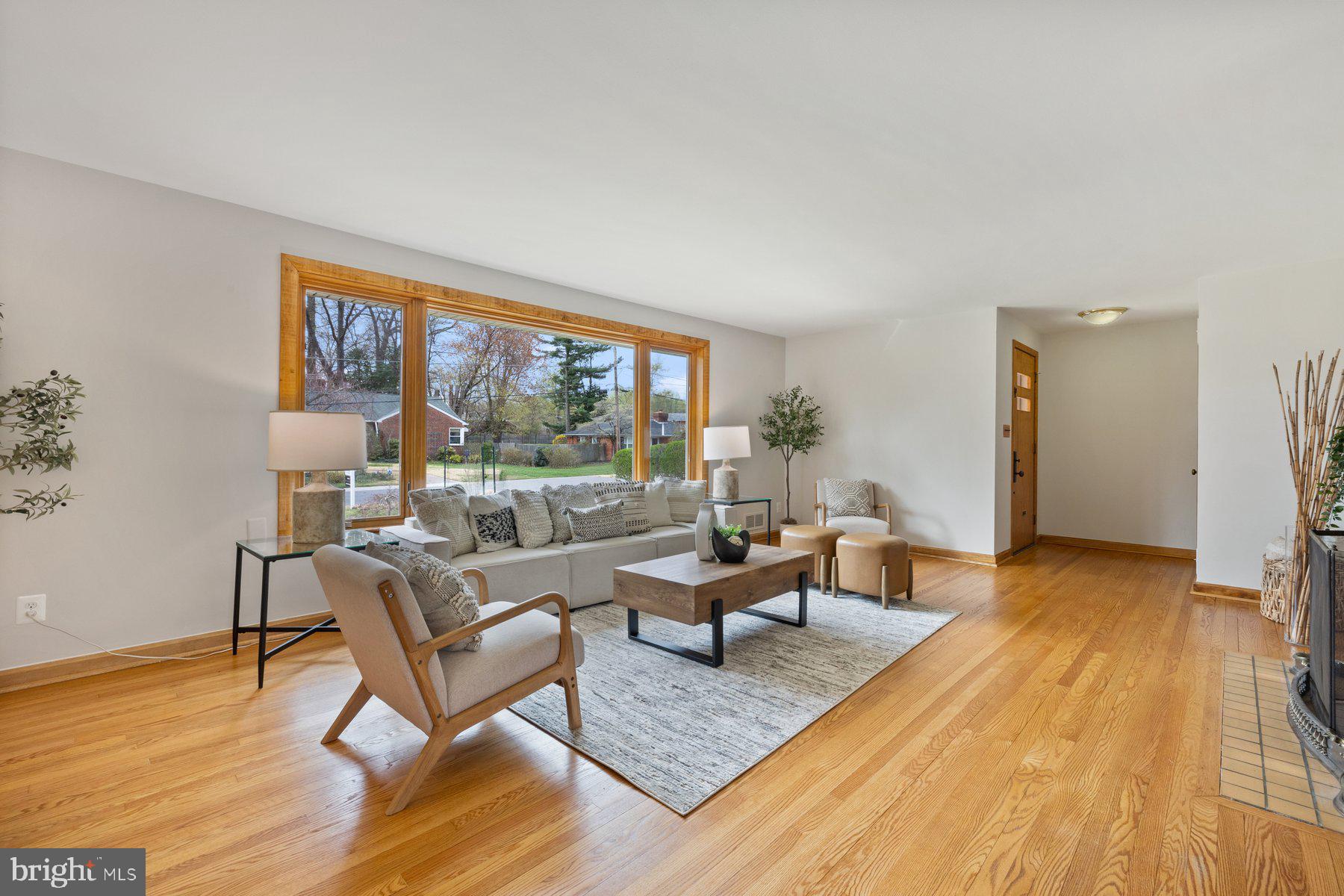 BURNT MILLS GAR-VILL - Residential