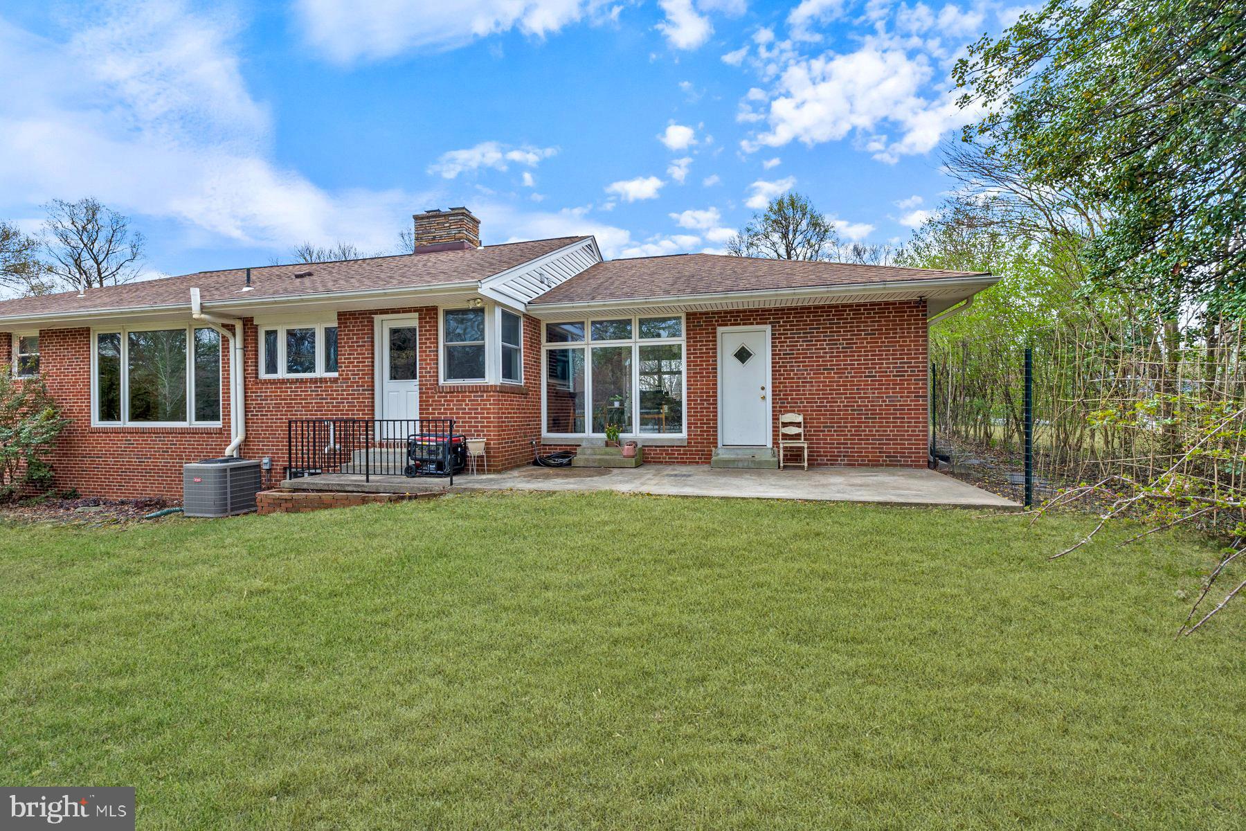 BURNT MILLS GAR-VILL - Residential