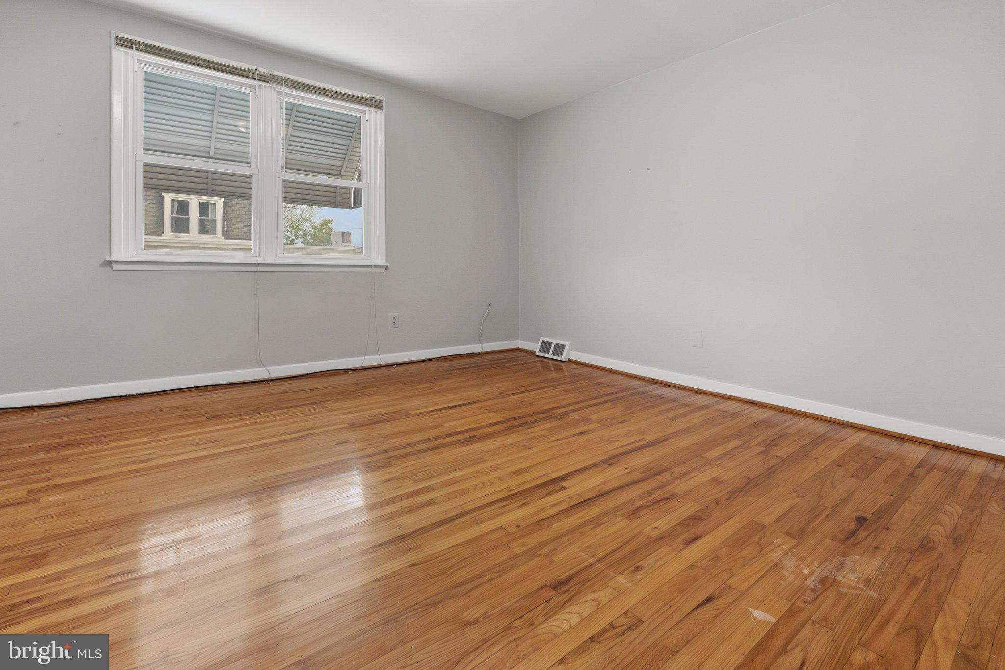 EAST FALLS - Residential