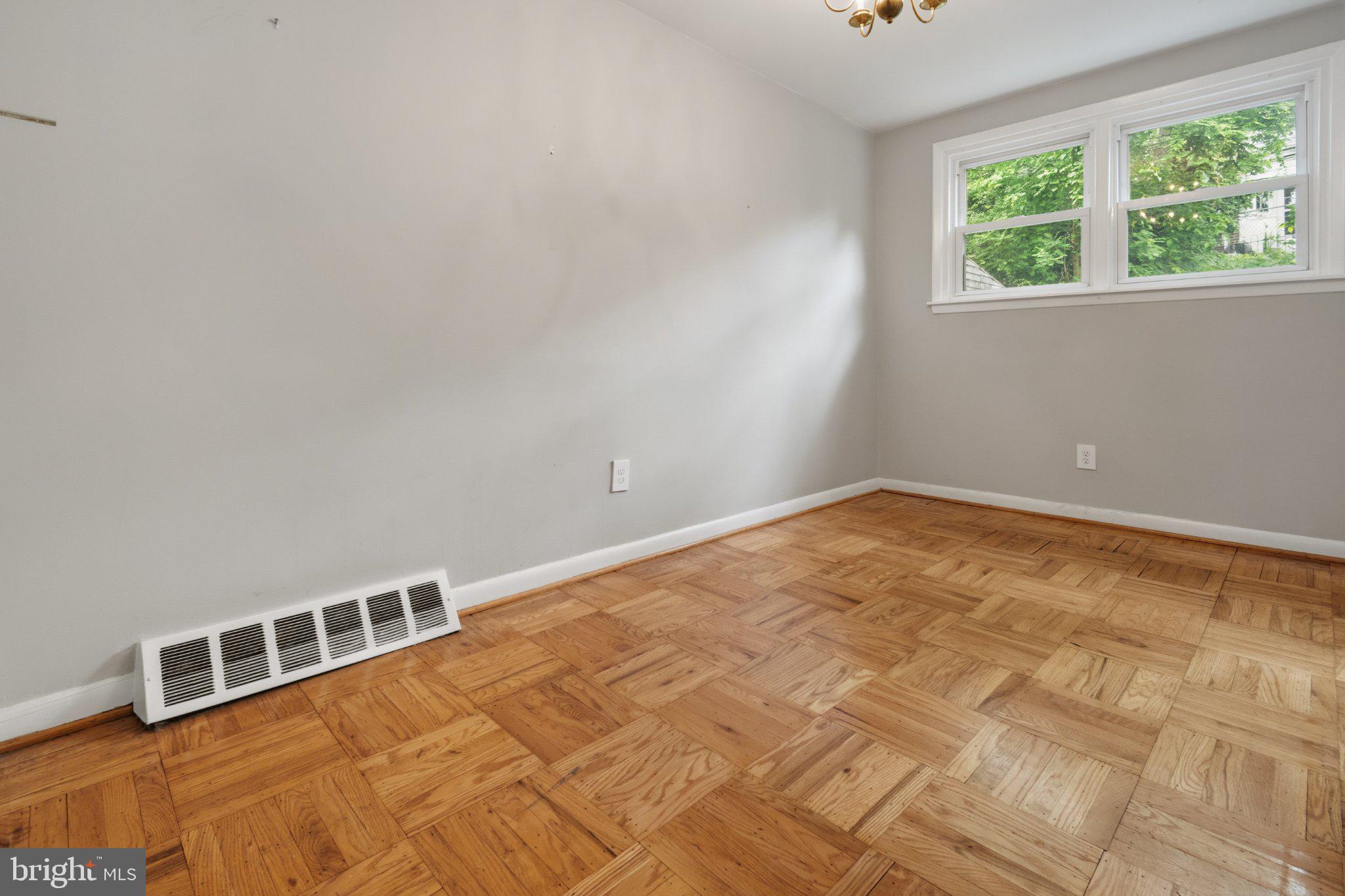 EAST FALLS - Residential