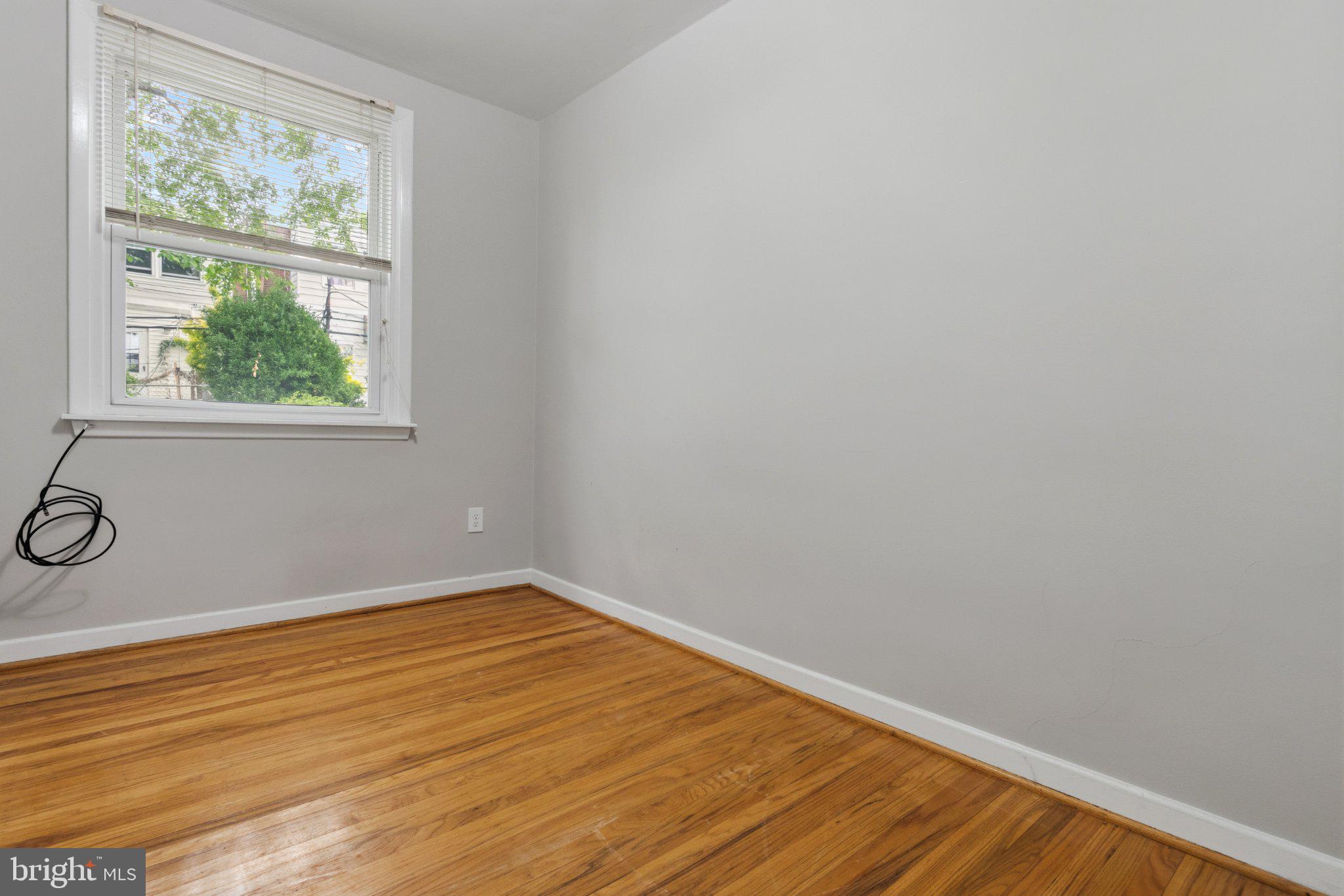 EAST FALLS - Residential