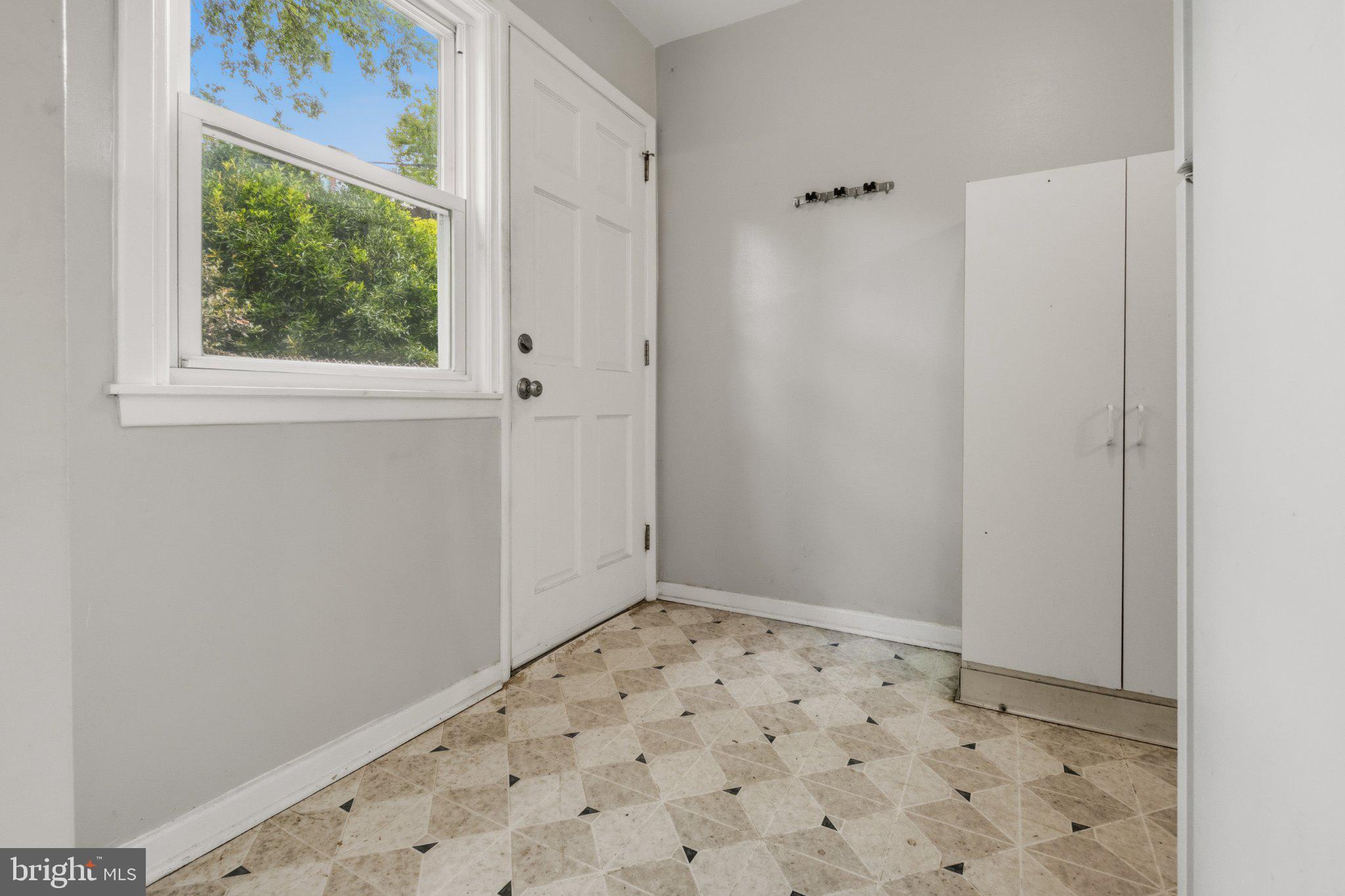 EAST FALLS - Residential