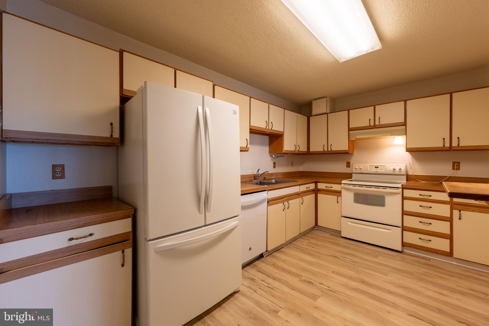GREENS AT LEISURE WORLD - Residential