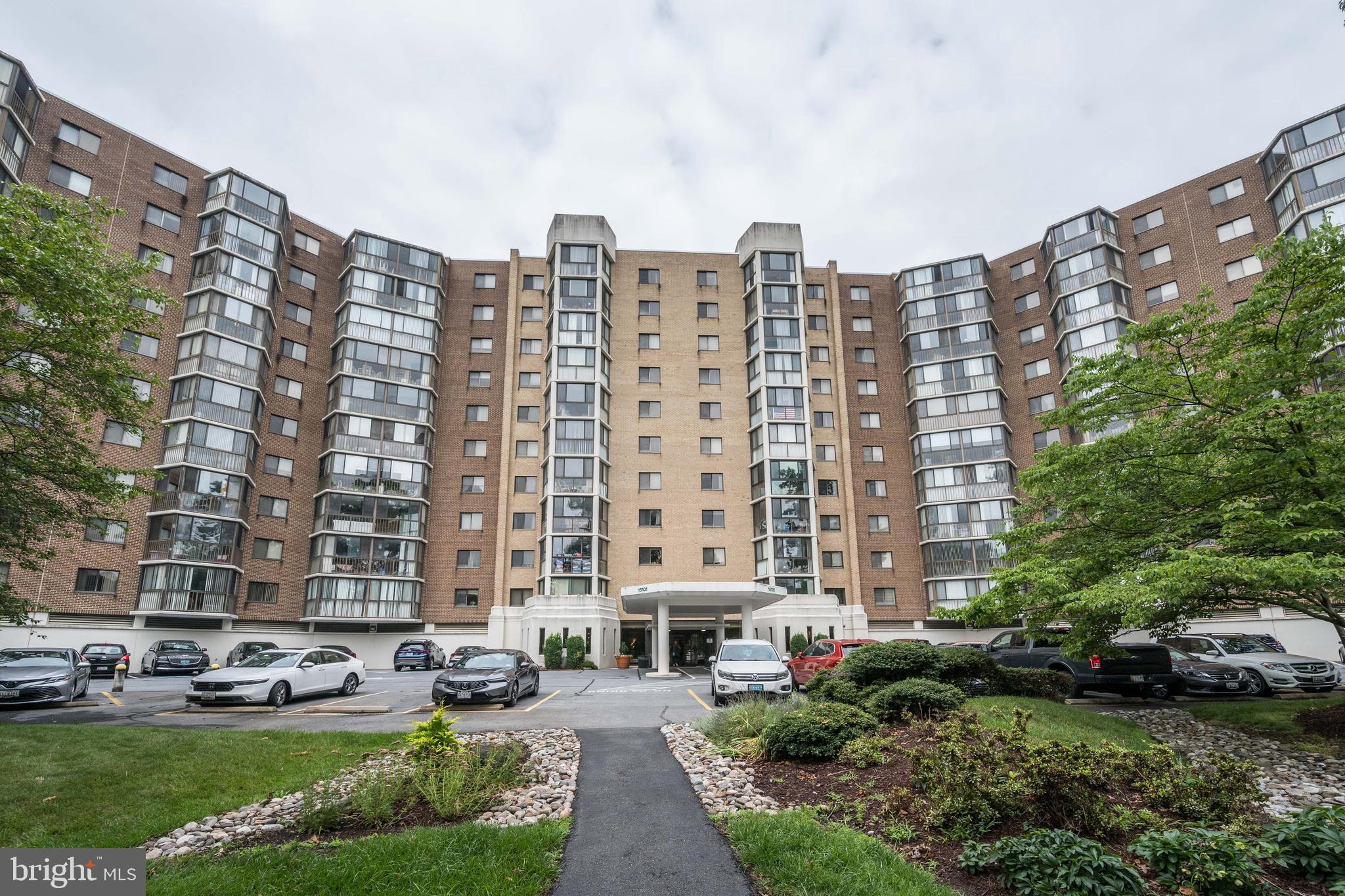 Spacious and bright 2 bedroom, 2 full bathrooms condo, located at the GREENS AT LEISURE WORLD overlooking the golf course.  Enjoy wonderful sunsets from your enclosed balcony.  The views are breath taking! The primary bedroom has a step-in shower, dressing vanity, and mirrored walk-in closets. The second bedroom off the living room has a full bath and generous closet. Newer floors throughout, new dishwasher making it move-in ready! The building has been updated with a new intercom system and new lobby. There is easy access to the golf course, clubhouses. restaurant, pools and beautiful walking trails. Come enjoy all the amenities Leisure world has to offer!