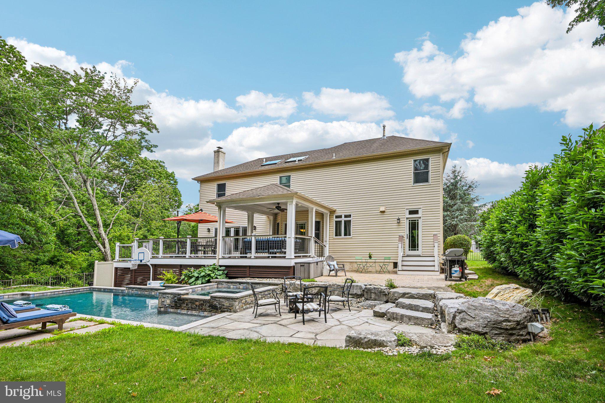MONTGOMERY RIDGE - Residential