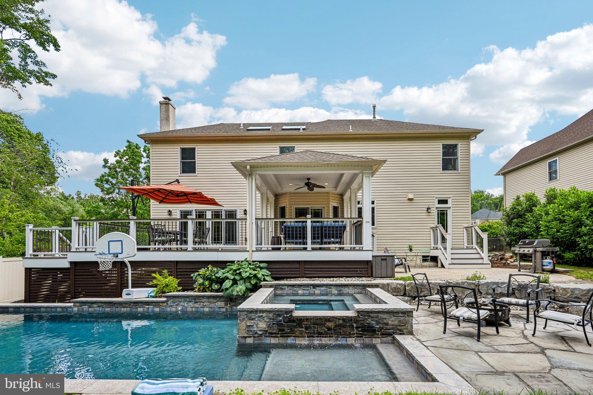 MONTGOMERY RIDGE - Residential