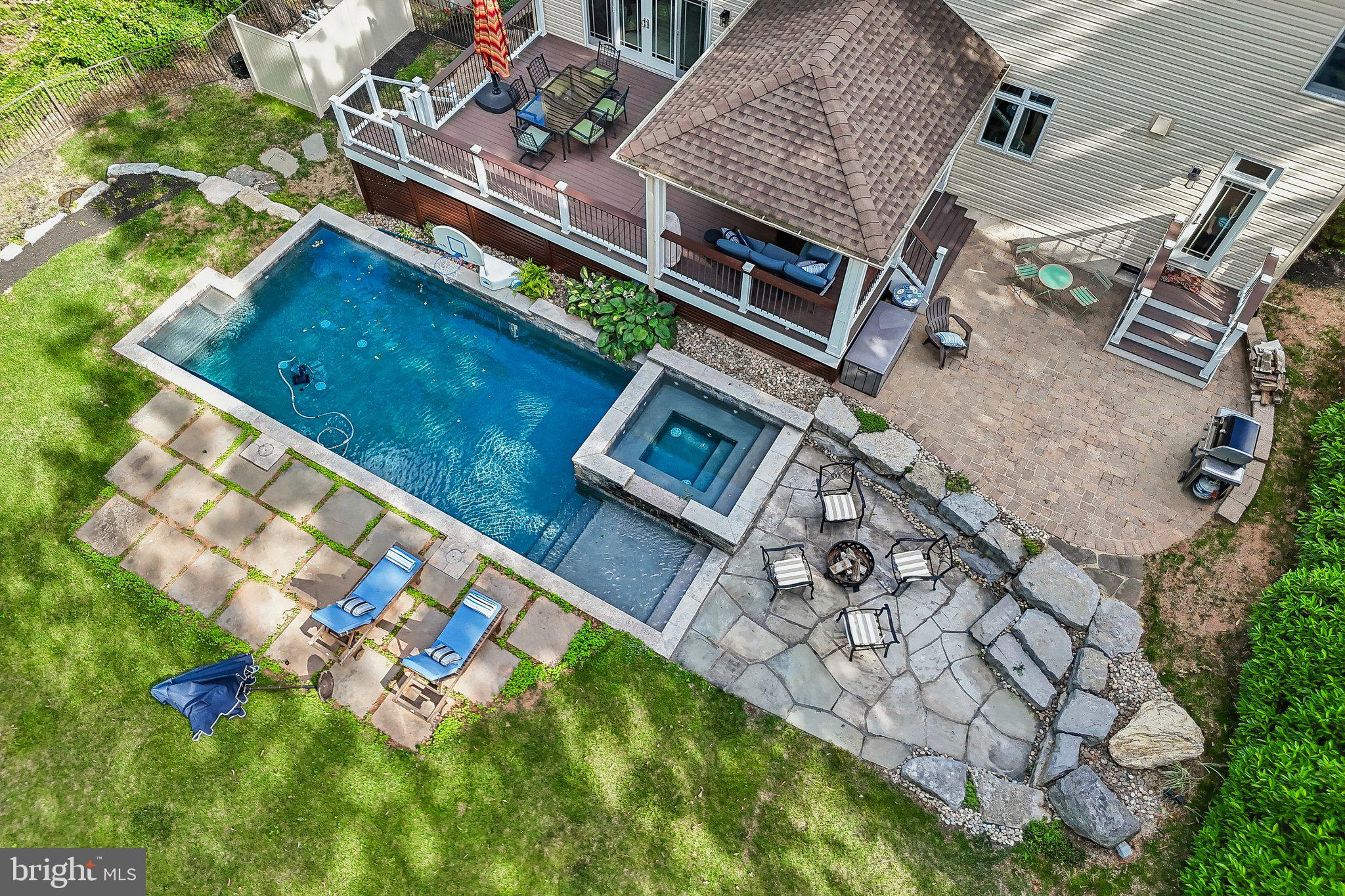 MONTGOMERY RIDGE - Residential