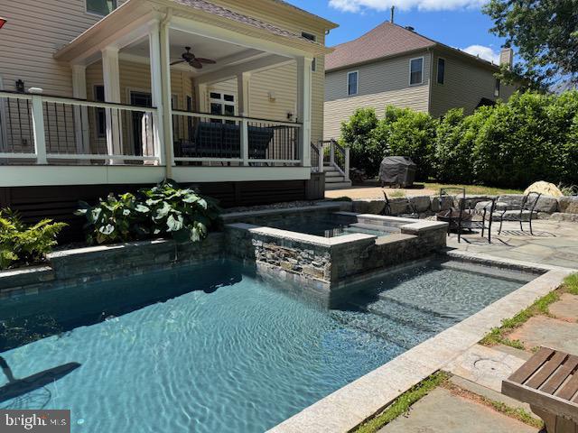 MONTGOMERY RIDGE - Residential