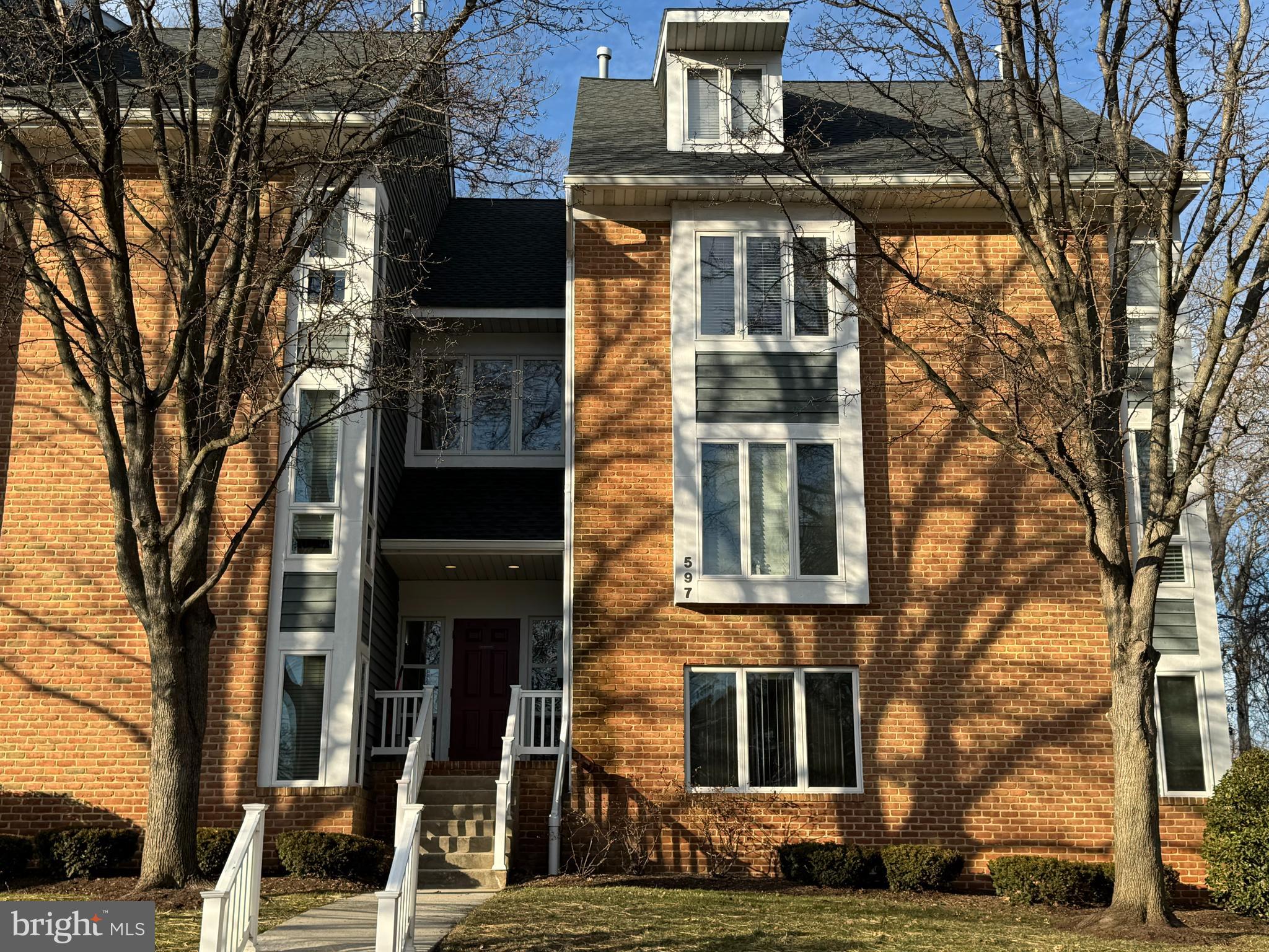 OAKLAND HILLS - Residential Lease