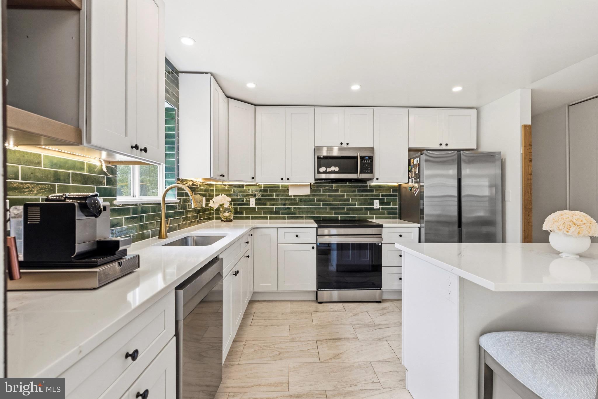 MAPLE RIDGE - Residential