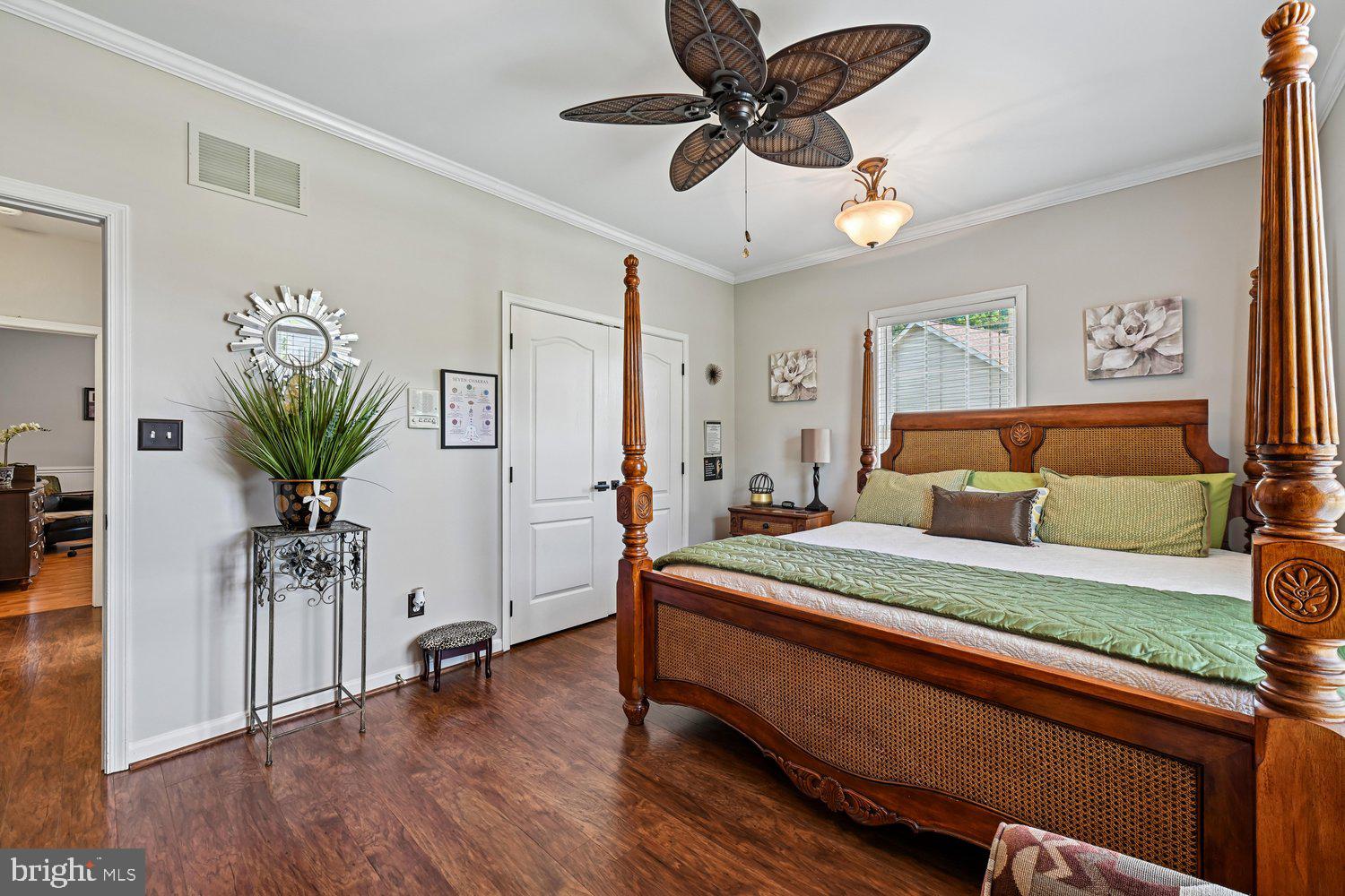 MONTROSE POINTE - Residential