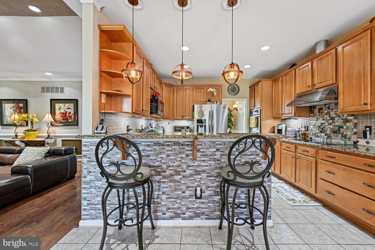 MONTROSE POINTE - Residential