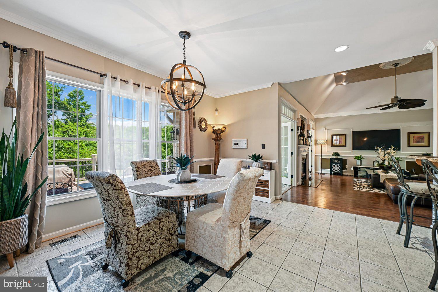 MONTROSE POINTE - Residential