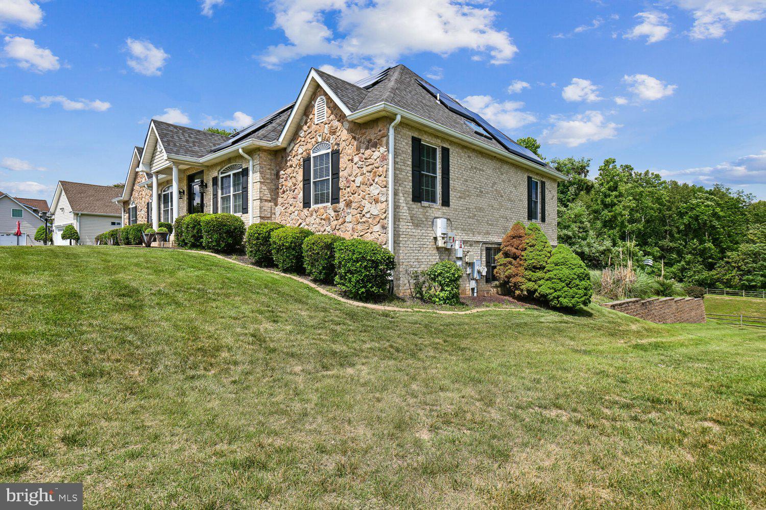 MONTROSE POINTE - Residential