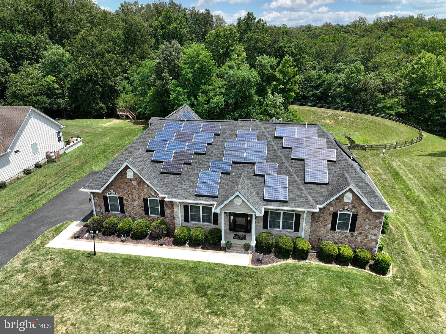 MONTROSE POINTE - Residential
