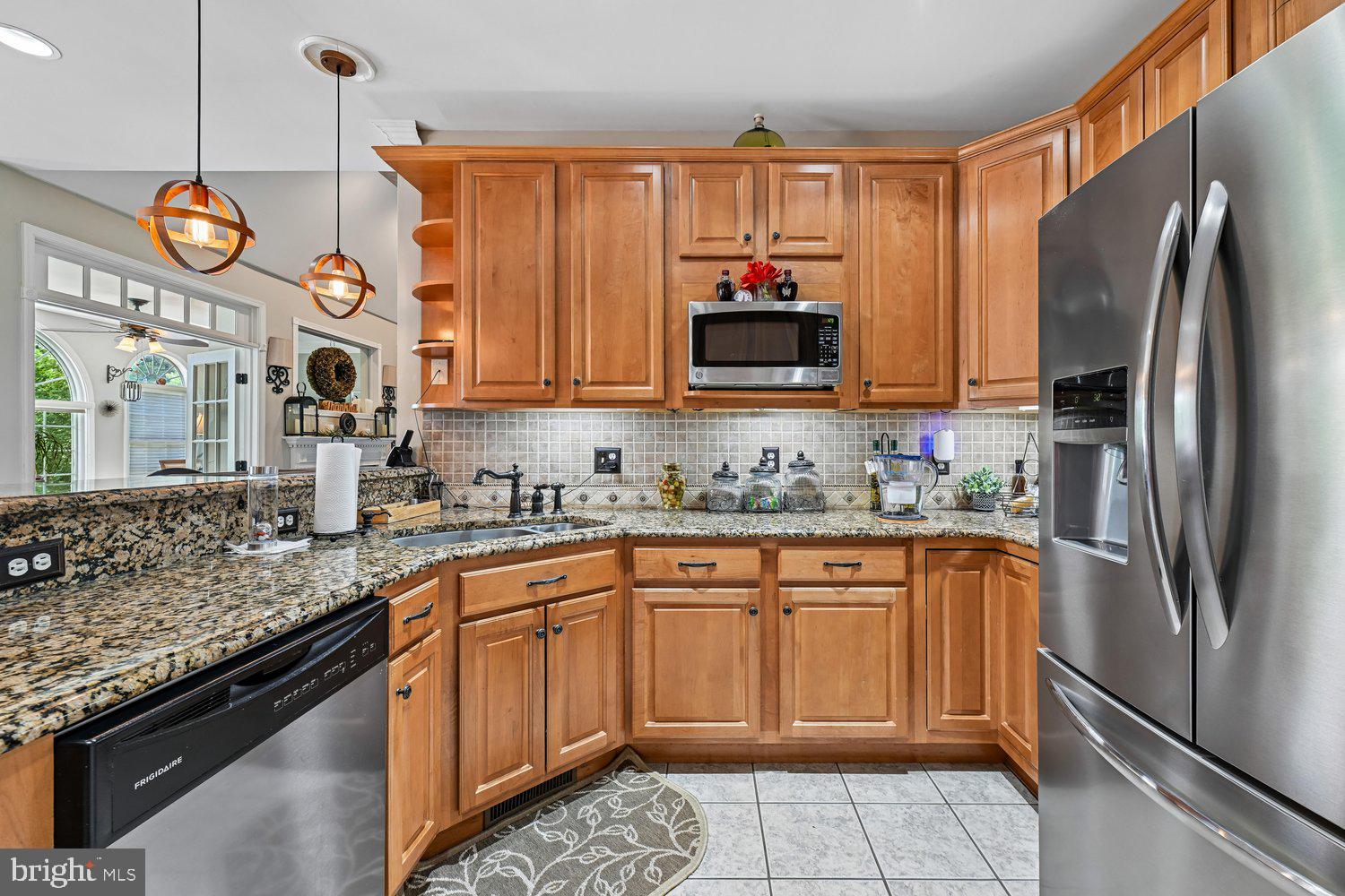 MONTROSE POINTE - Residential