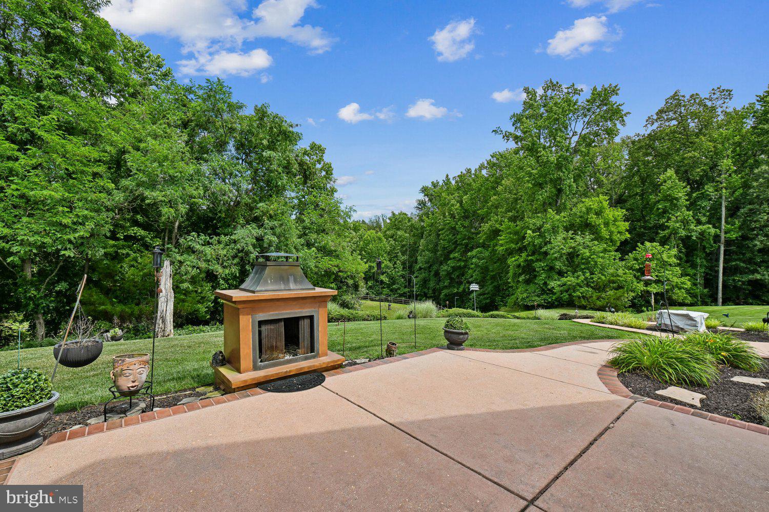 MONTROSE POINTE - Residential