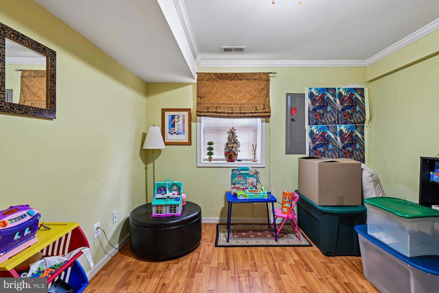 MONTROSE POINTE - Residential