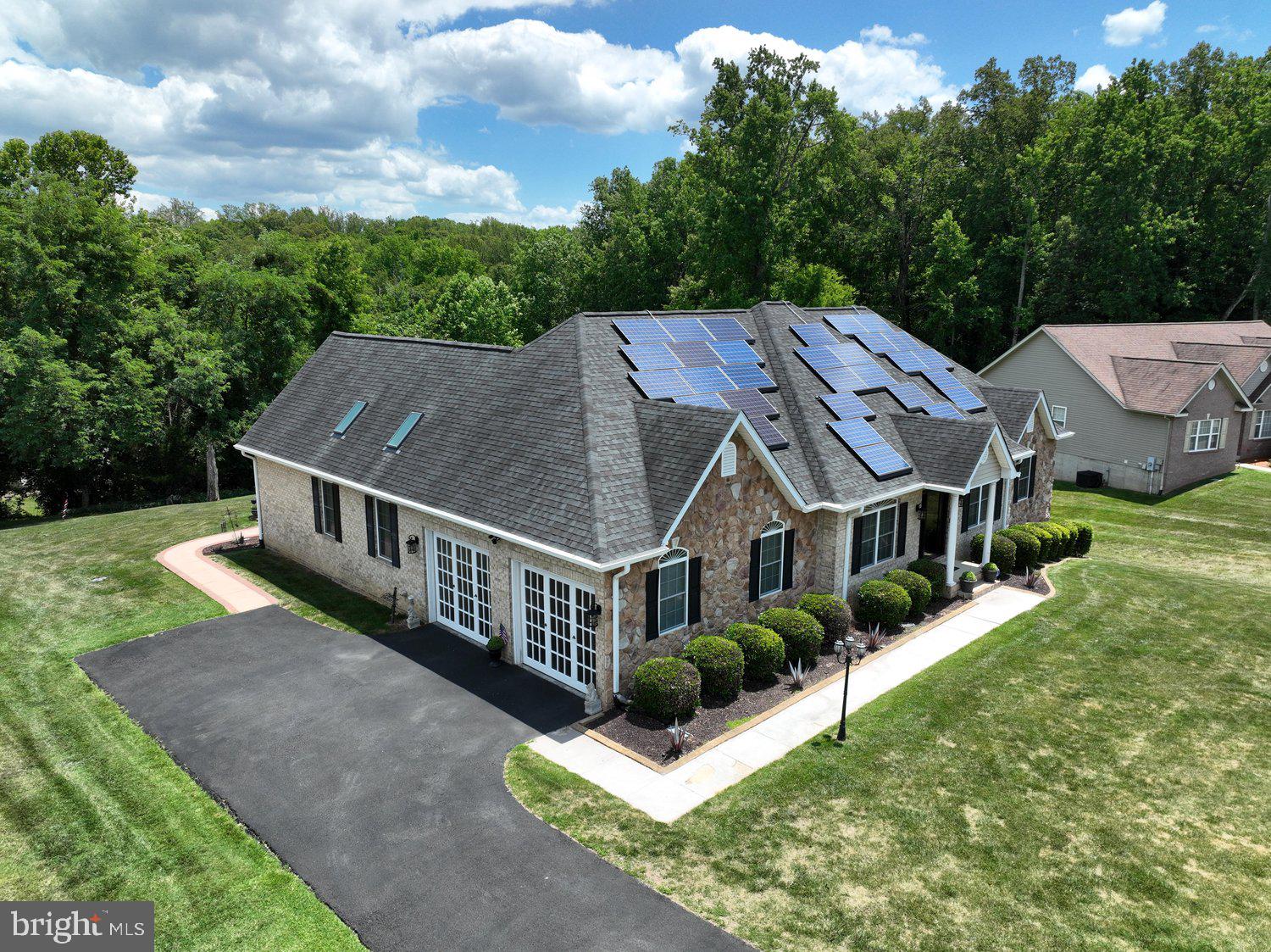 MONTROSE POINTE - Residential