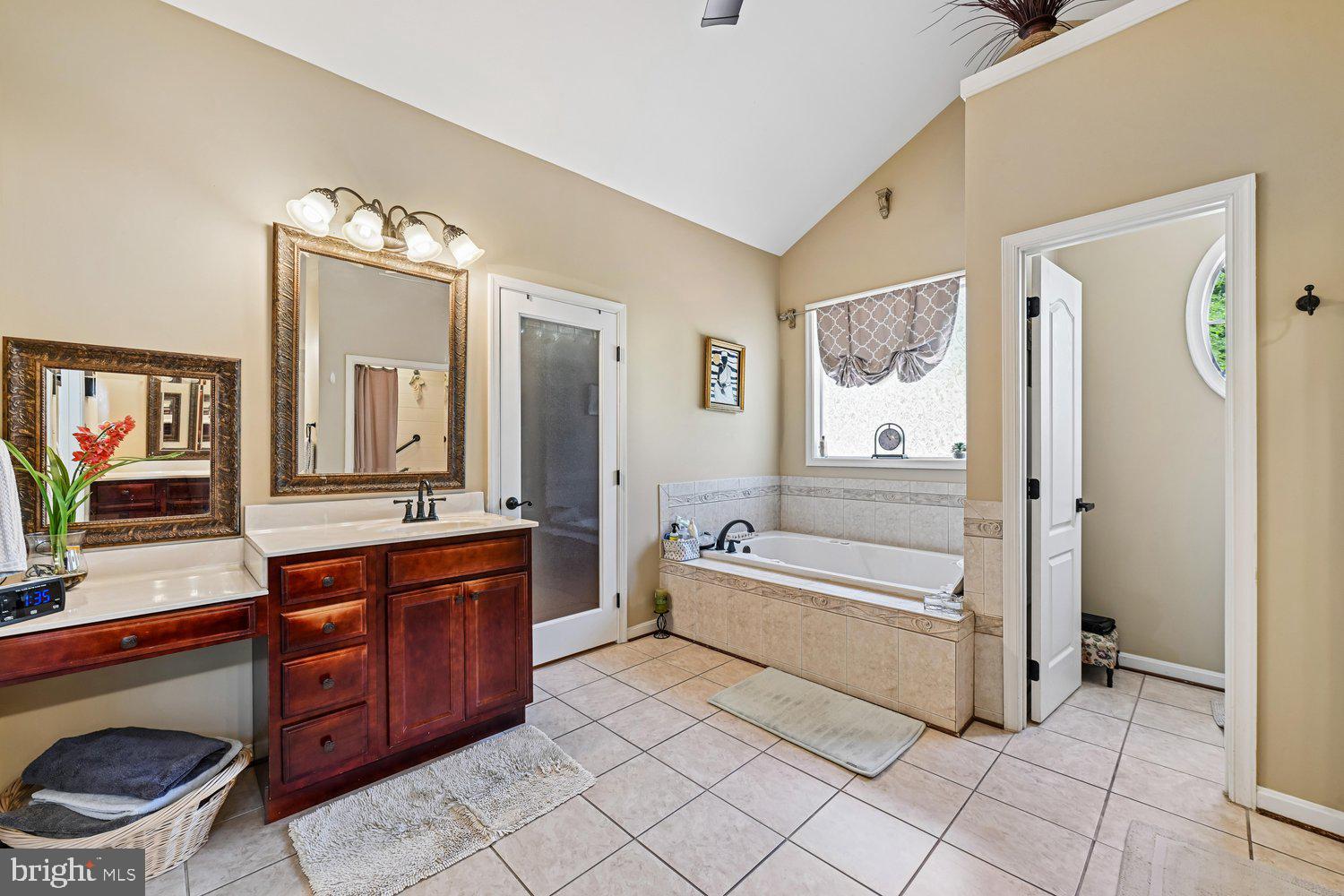 MONTROSE POINTE - Residential
