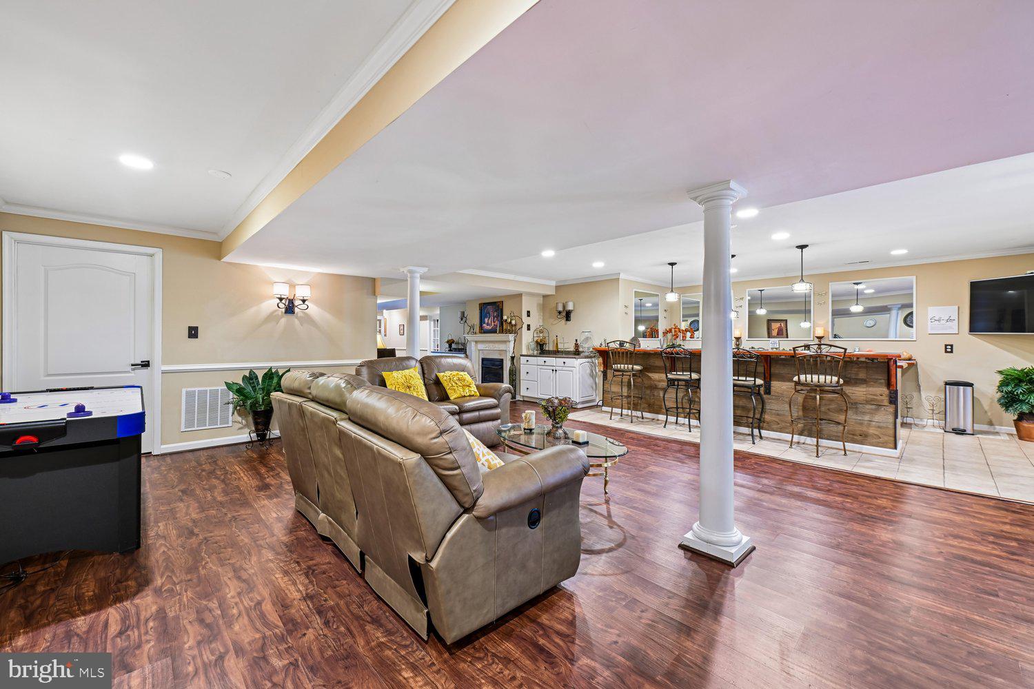 MONTROSE POINTE - Residential