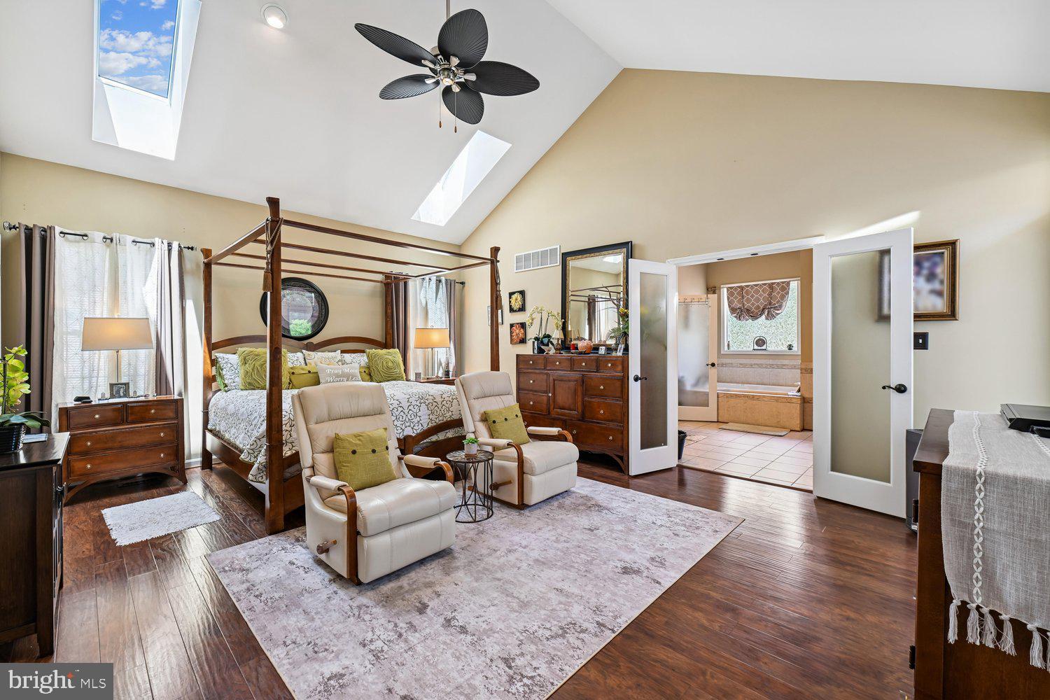 MONTROSE POINTE - Residential