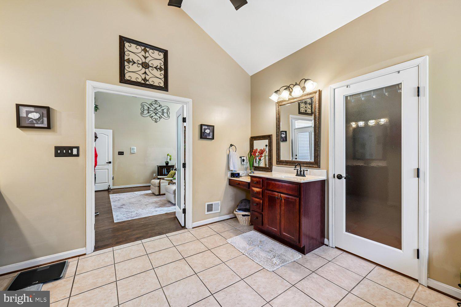 MONTROSE POINTE - Residential