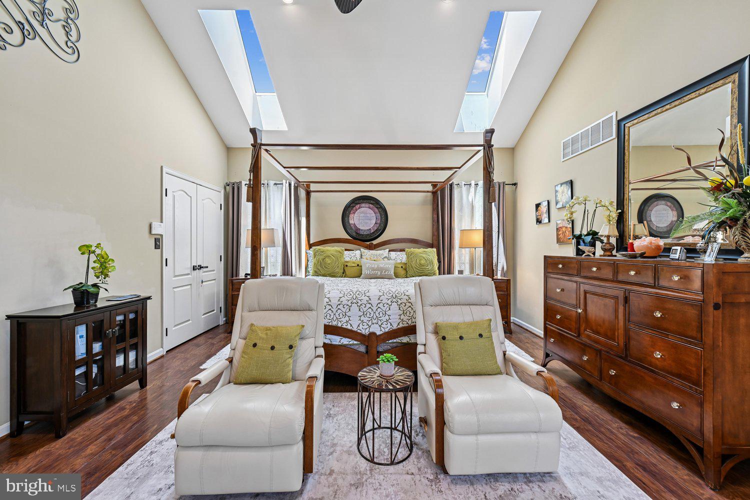 MONTROSE POINTE - Residential