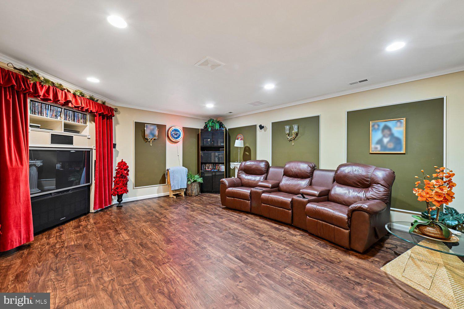 MONTROSE POINTE - Residential