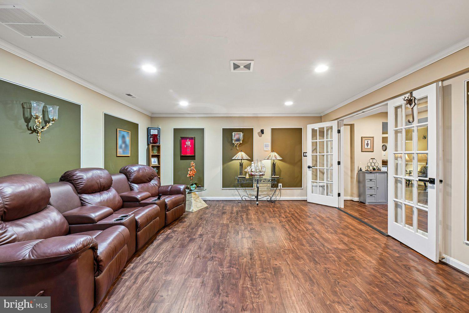 MONTROSE POINTE - Residential