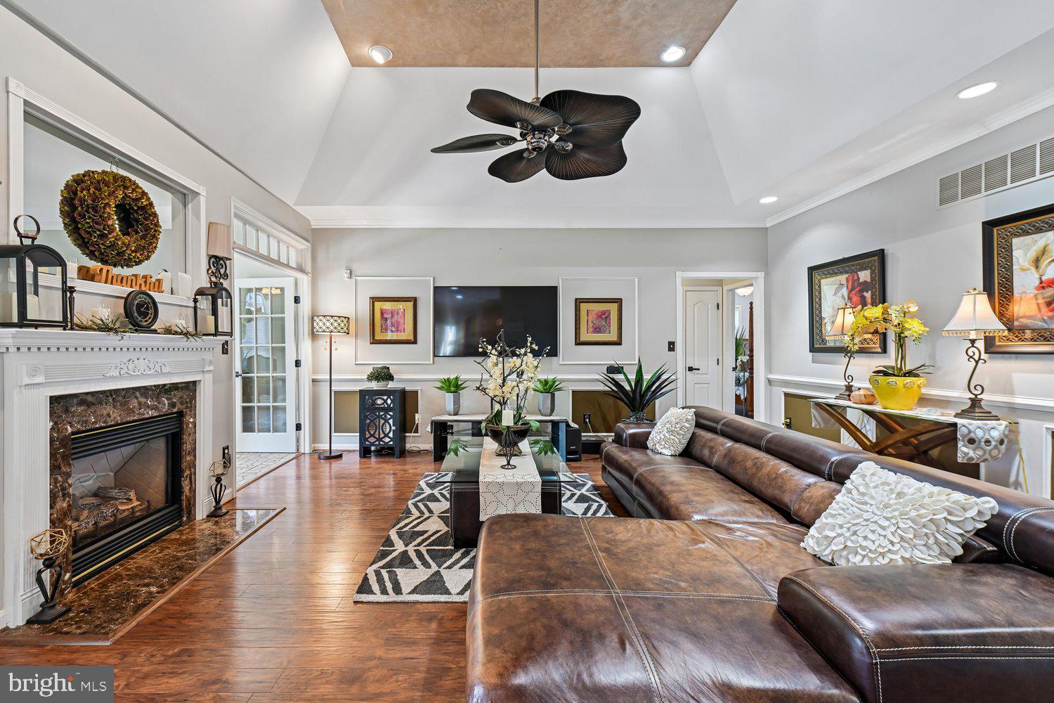 MONTROSE POINTE - Residential