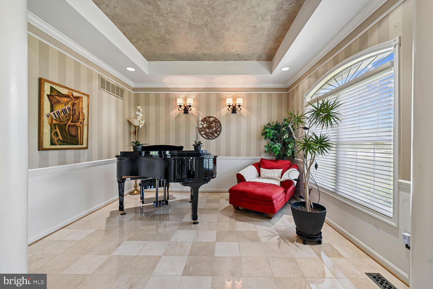 MONTROSE POINTE - Residential
