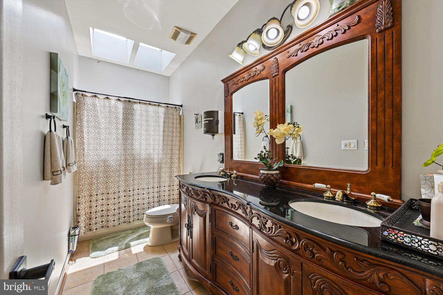 MONTROSE POINTE - Residential