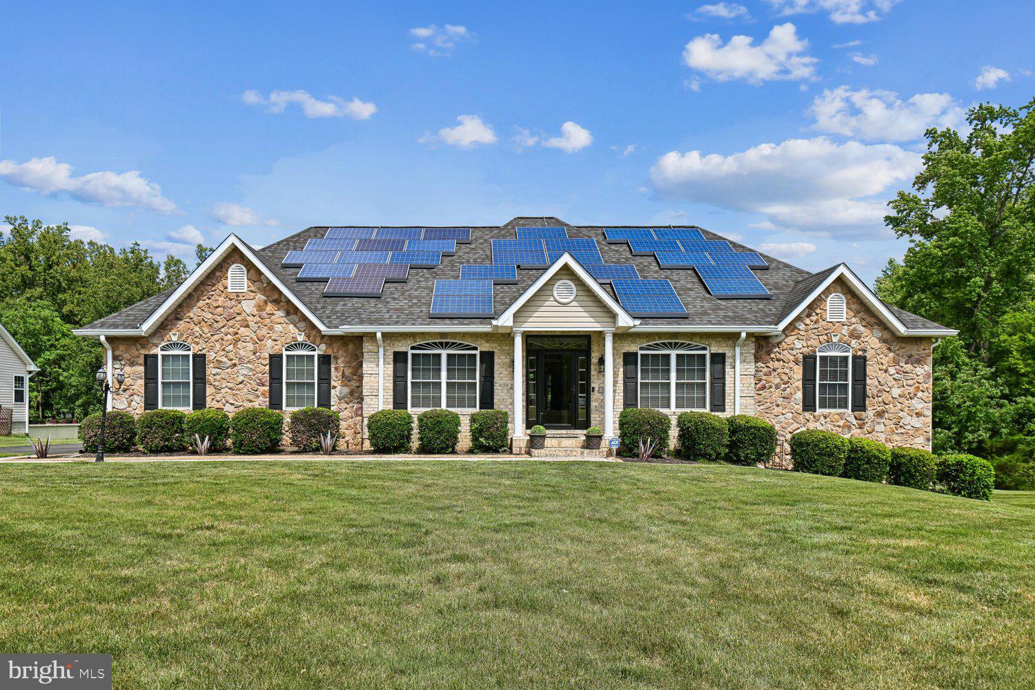 MONTROSE POINTE - Residential