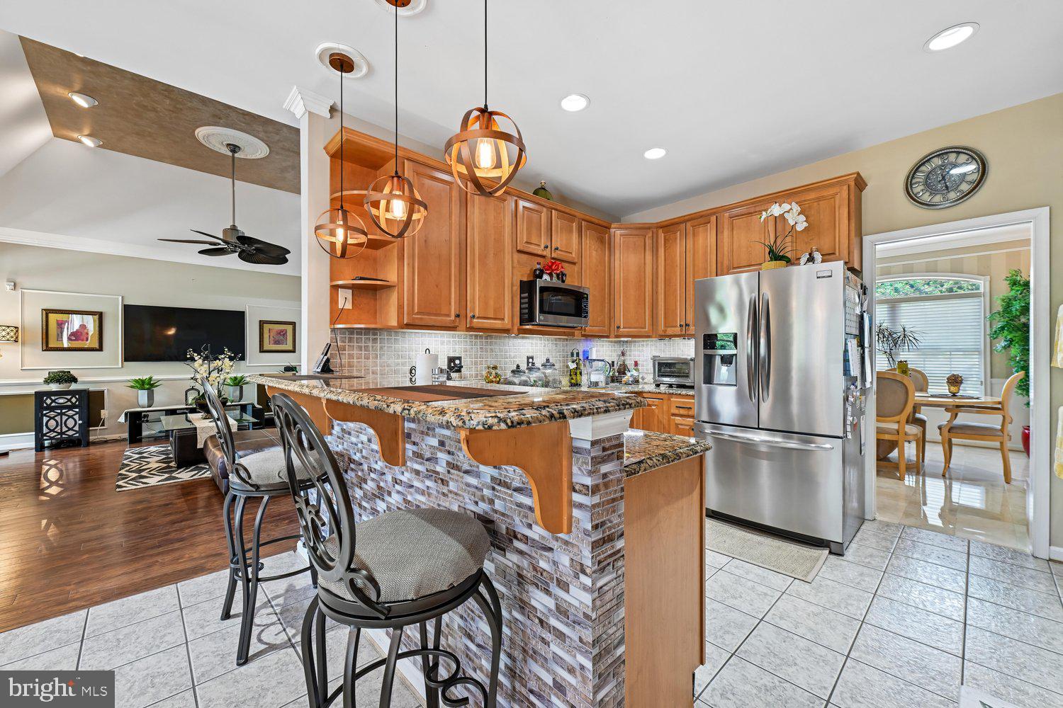 MONTROSE POINTE - Residential
