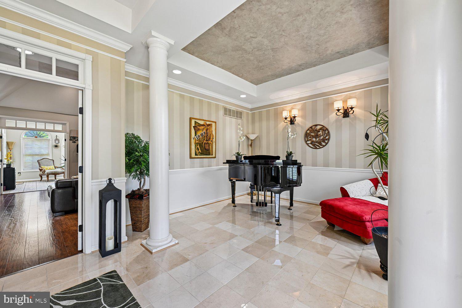 MONTROSE POINTE - Residential