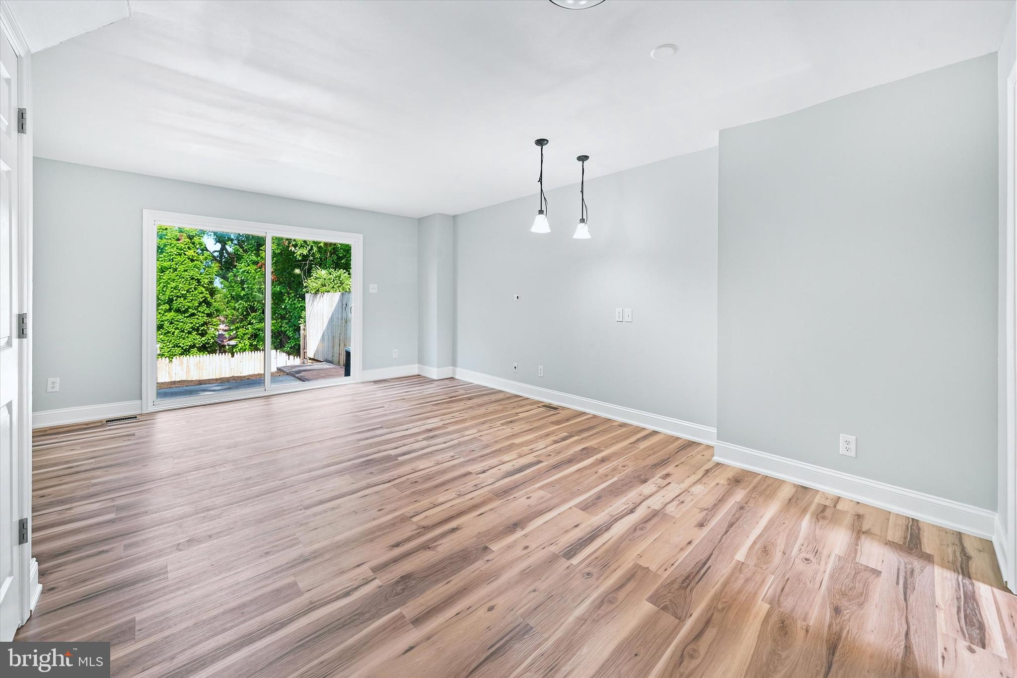 EAGLE GLEN - Residential