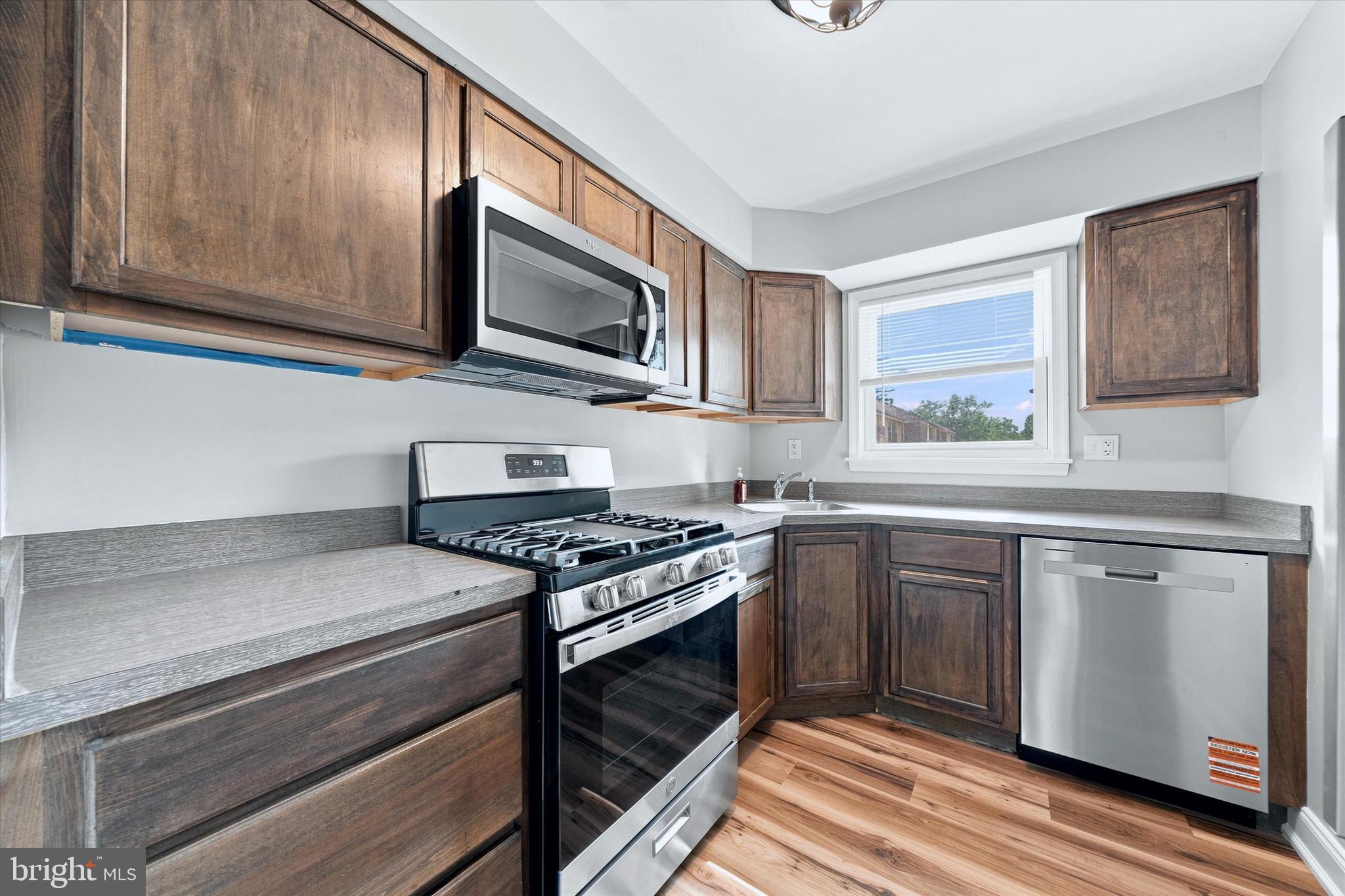 EAGLE GLEN - Residential