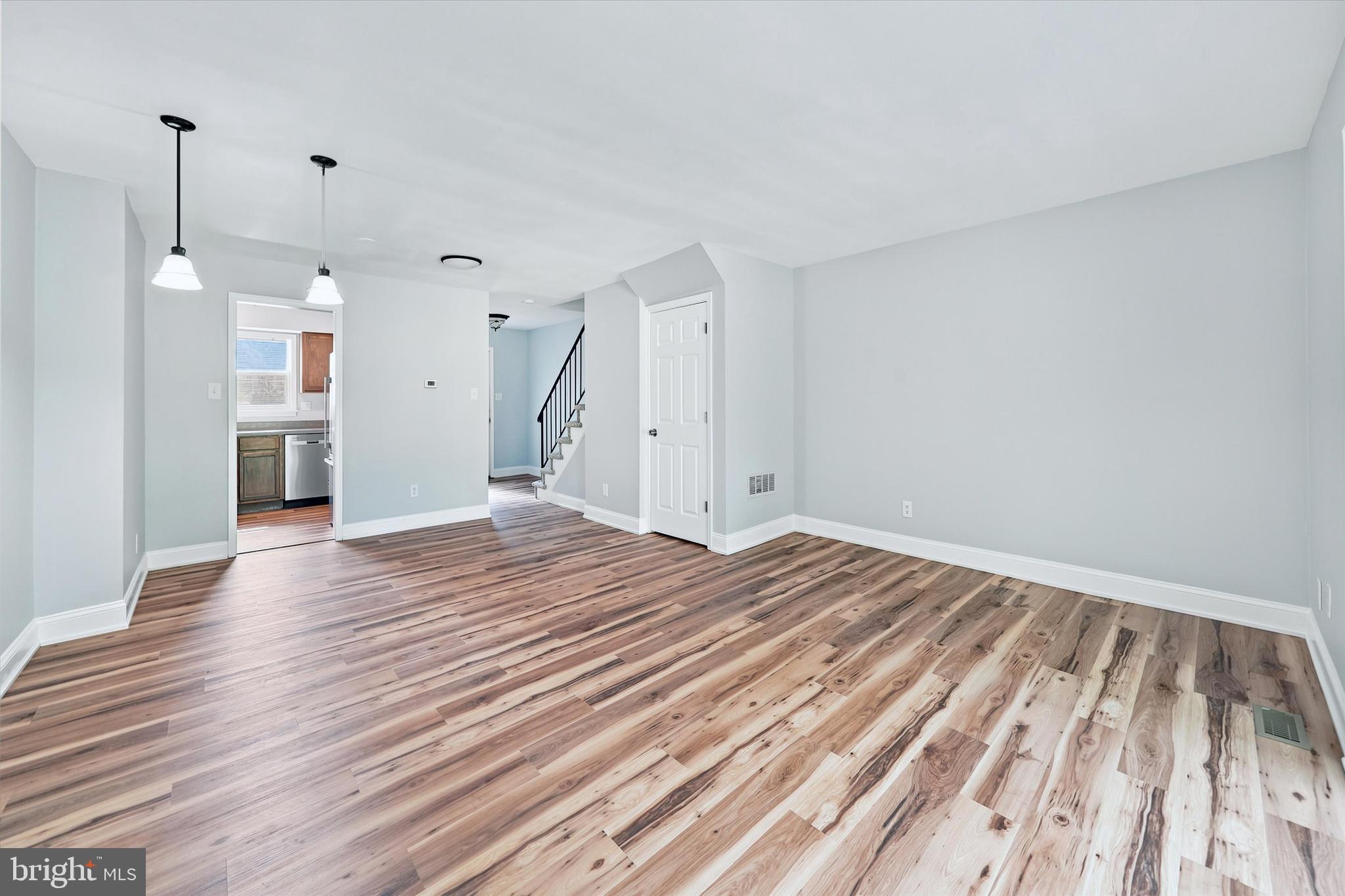 EAGLE GLEN - Residential