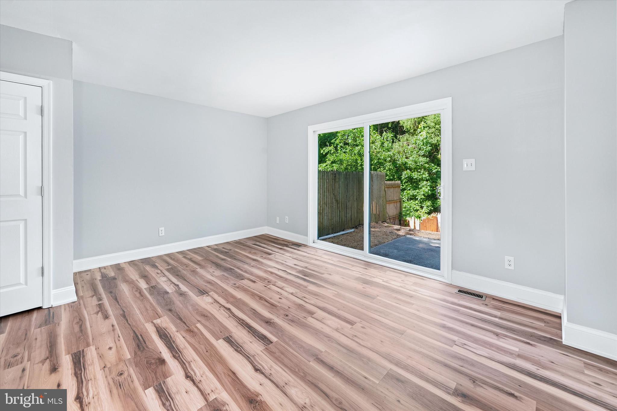 EAGLE GLEN - Residential