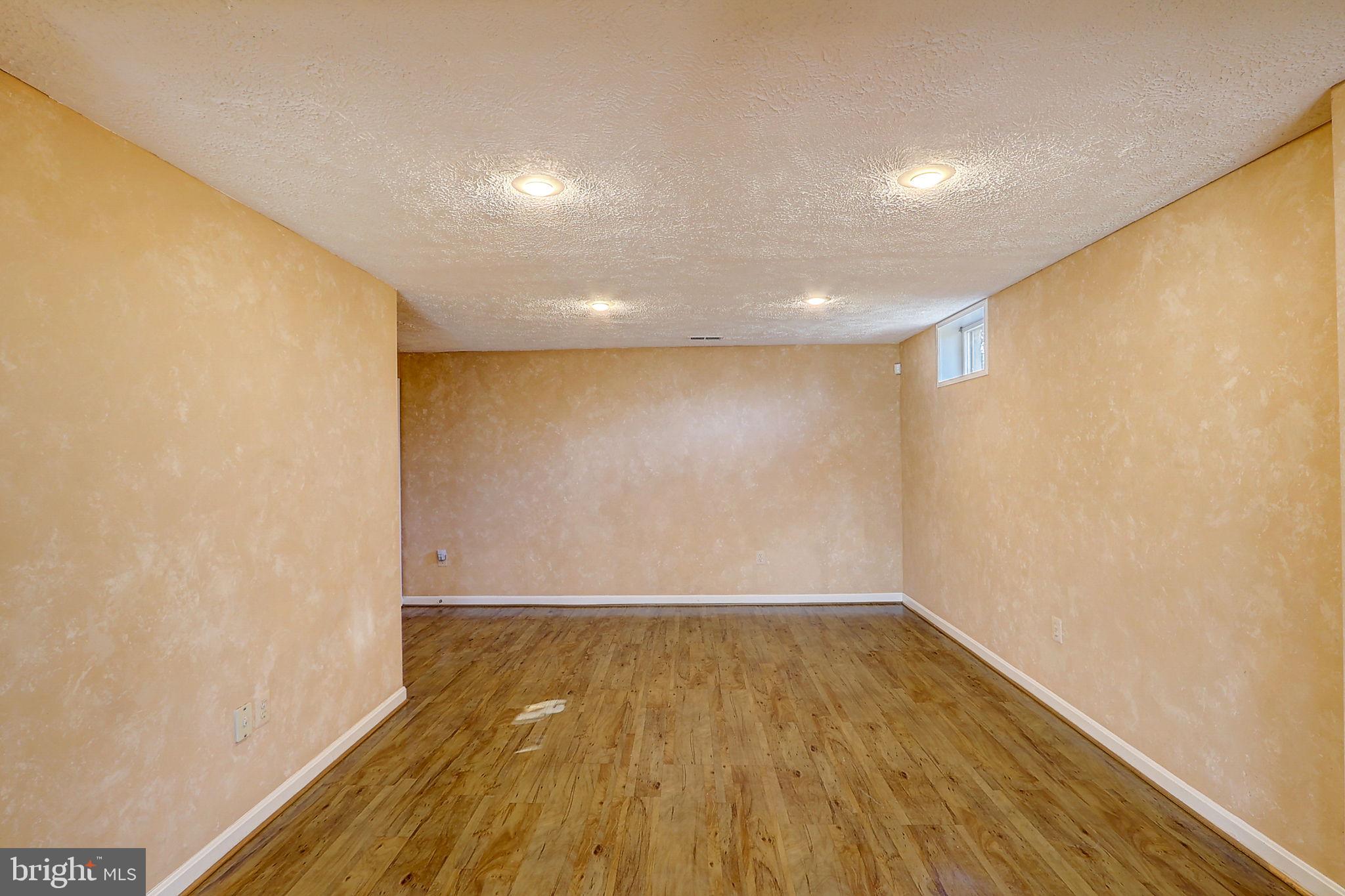 OAKTON GROVE - Residential