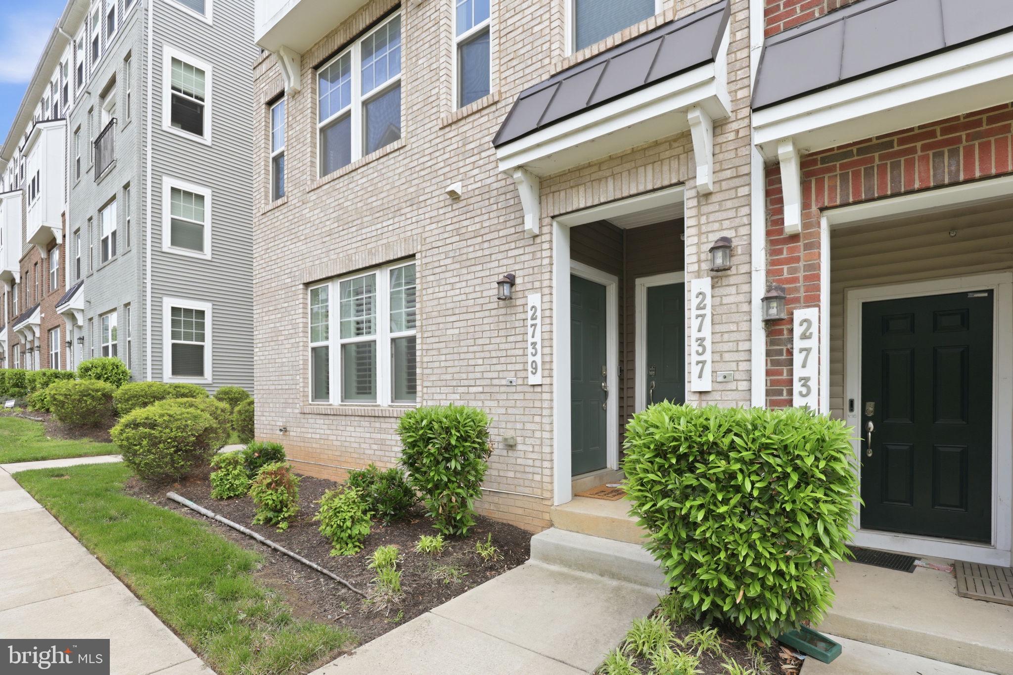 METRO POINTE - Residential