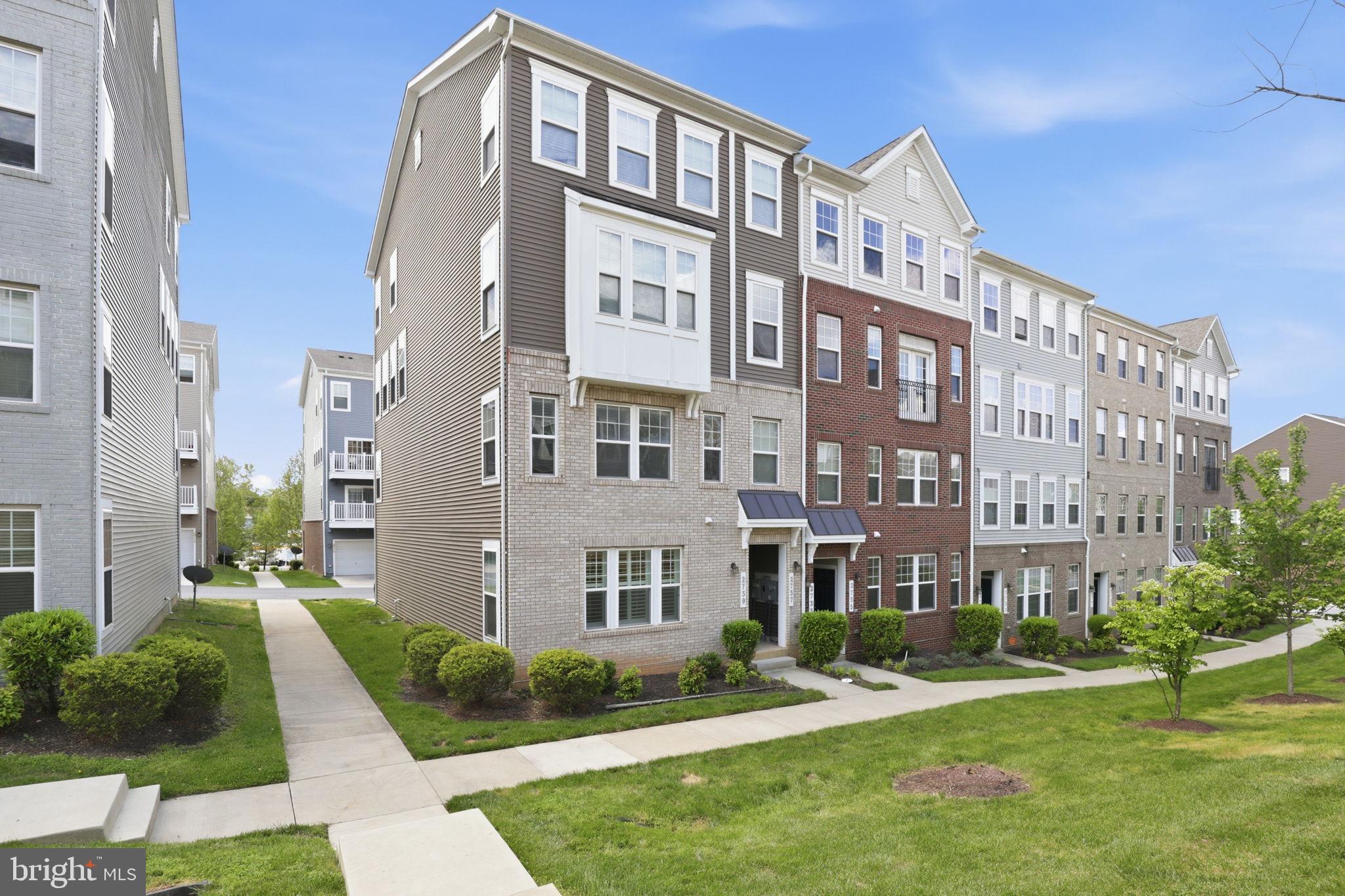 METRO POINTE - Residential