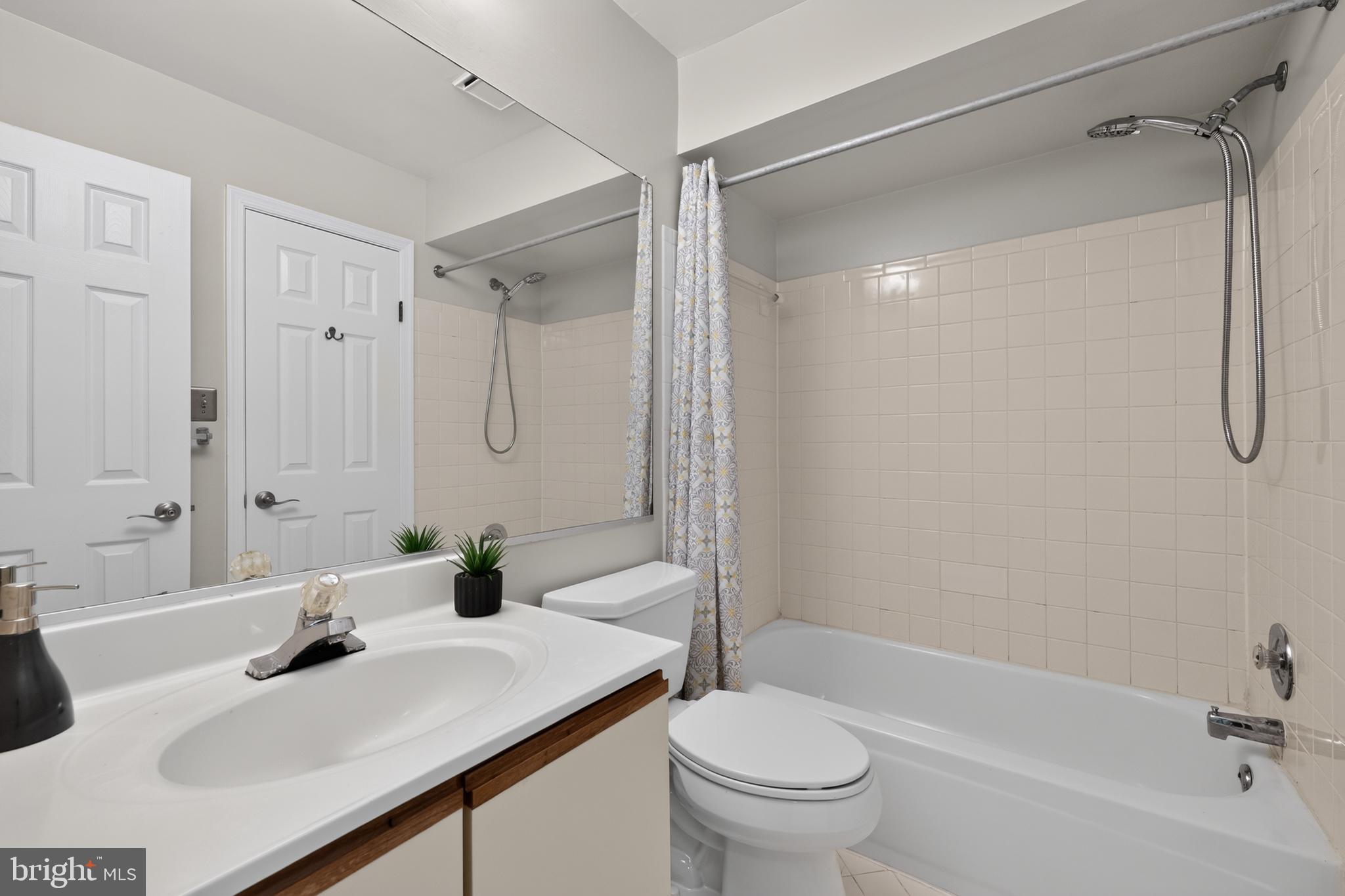 VILL AT MANCHESTER FARMS - Residential