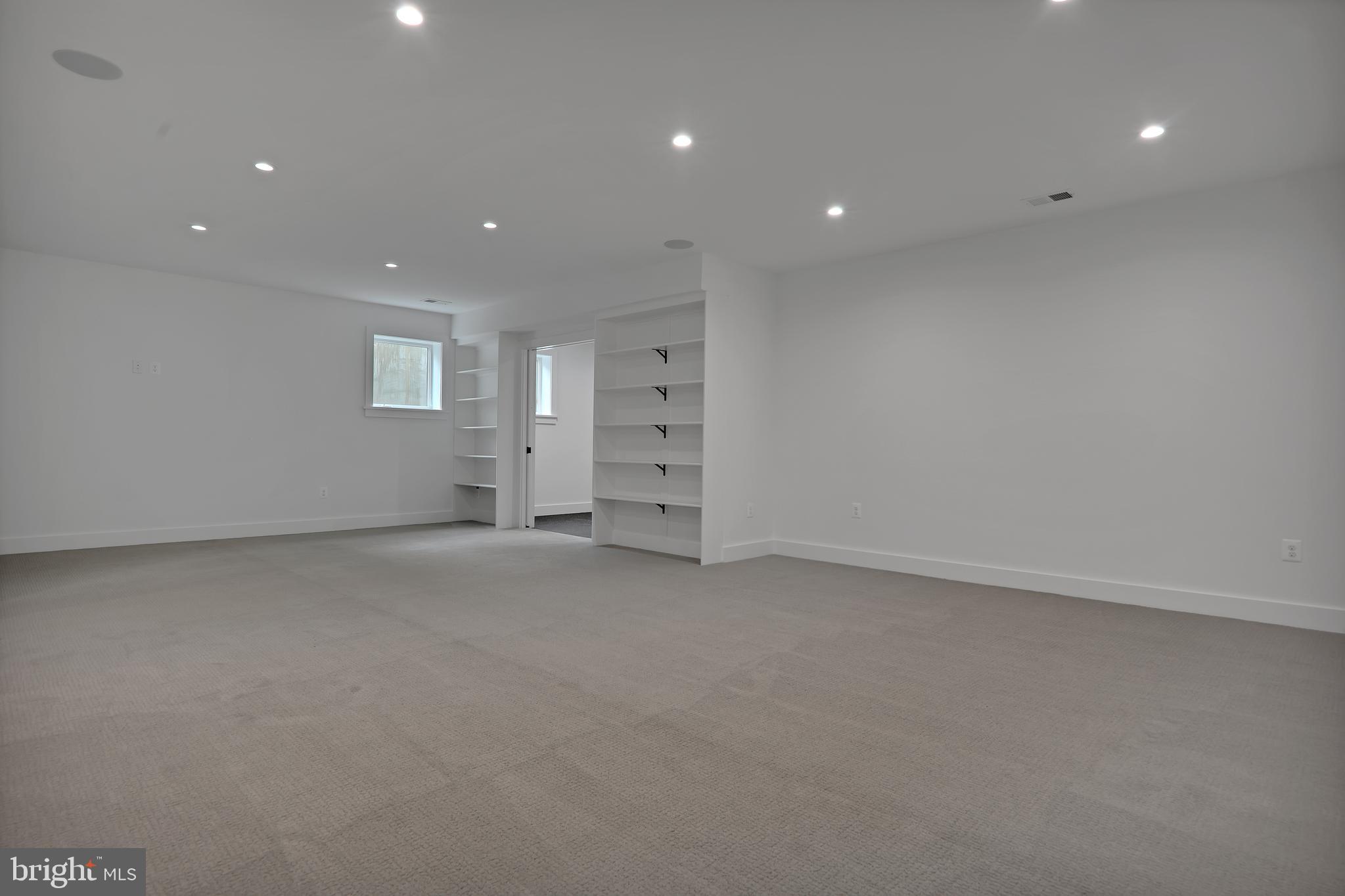 ROSEMONT PARK - Residential