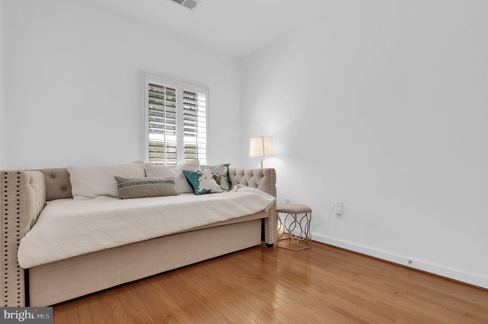 KING FARM BAILEYS COMMON - Residential