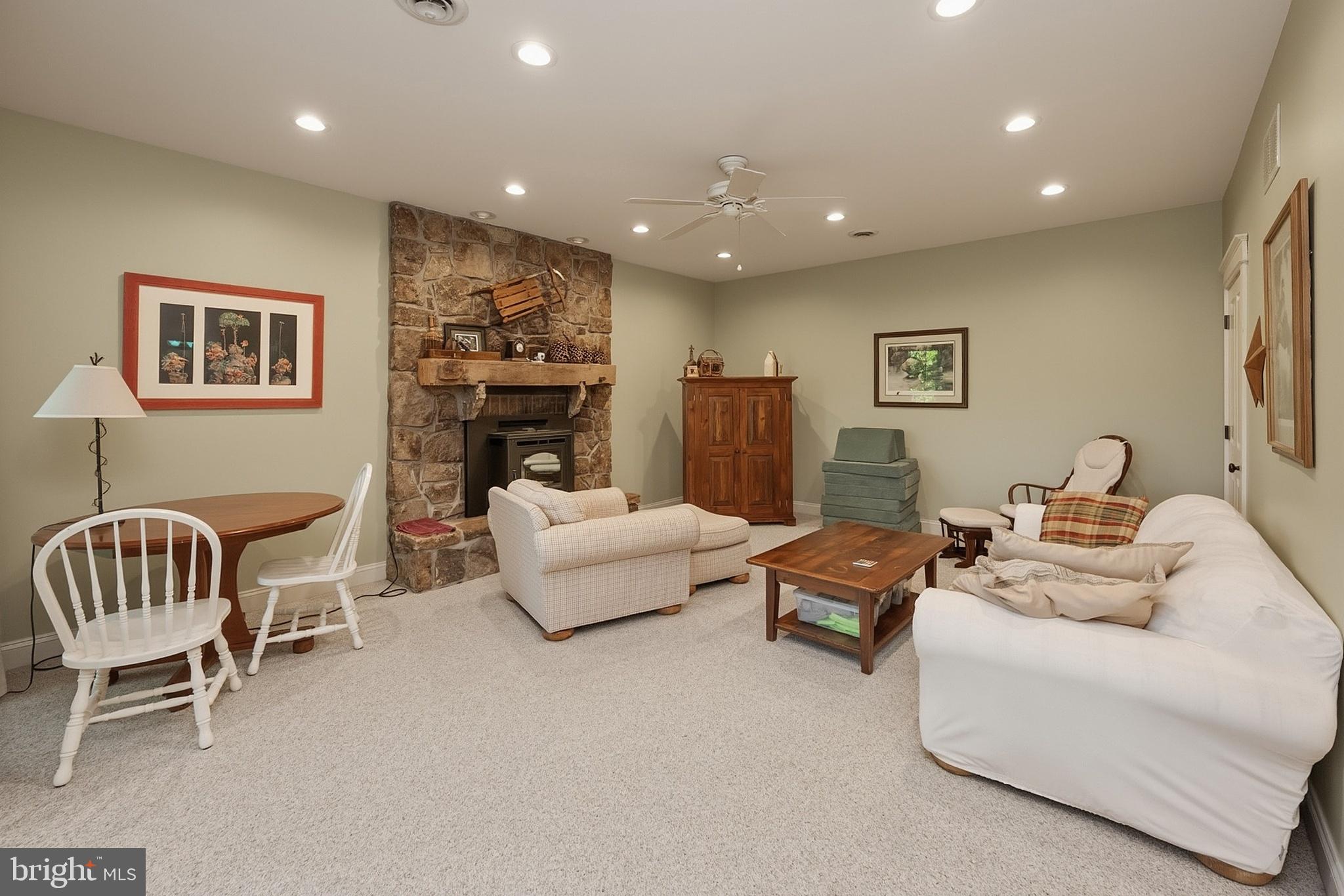 WATERSIDE AT WISP - Residential