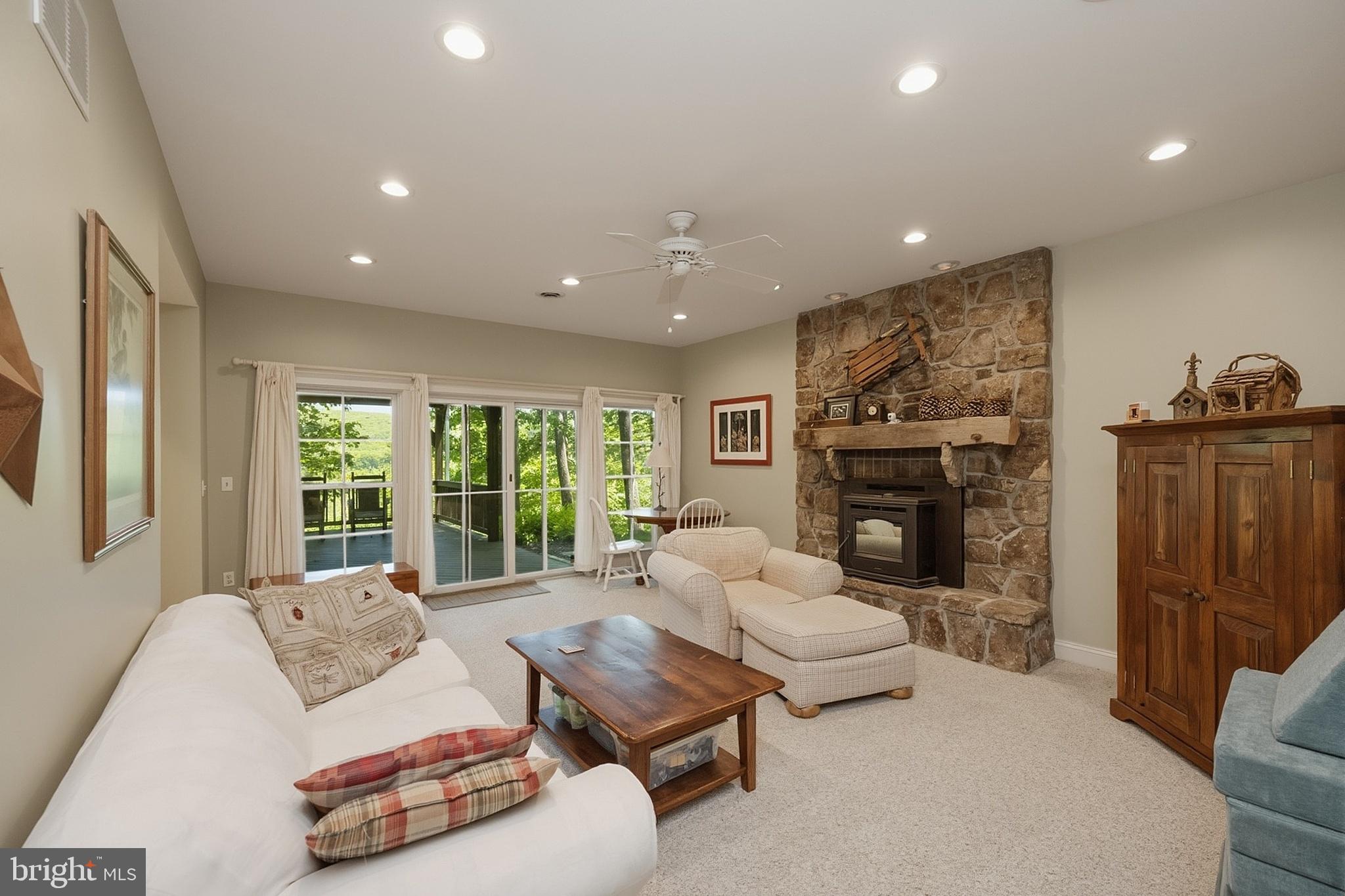 WATERSIDE AT WISP - Residential